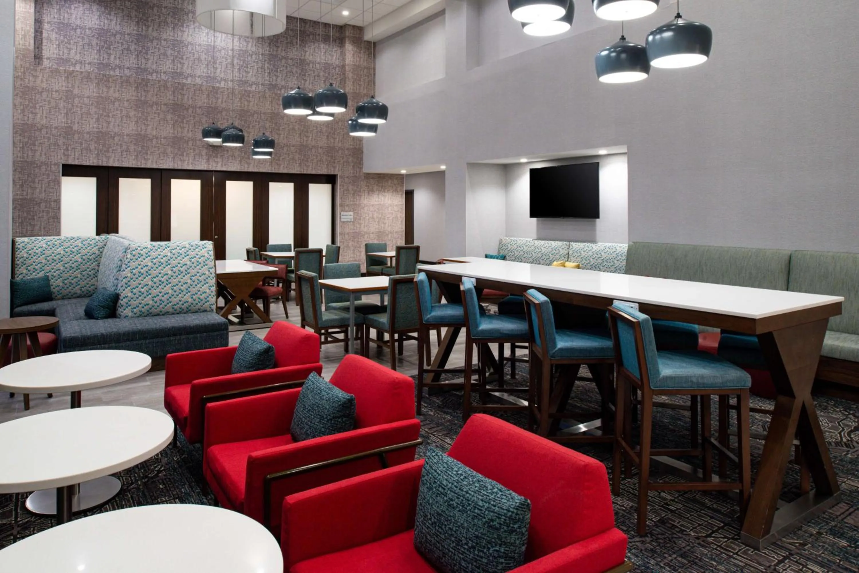 Breakfast in Hampton Inn & Suites Adrian, Mi