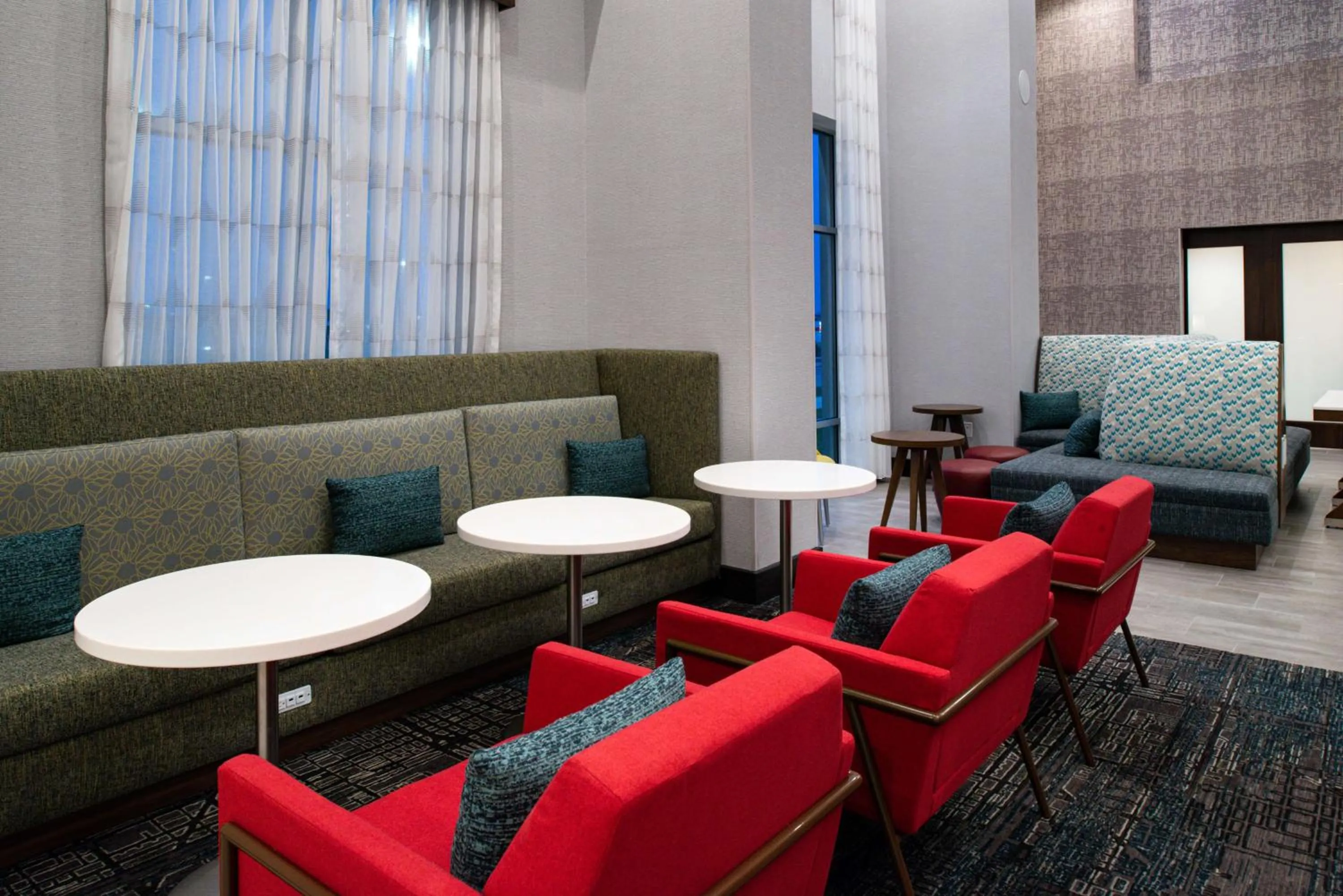 Breakfast in Hampton Inn & Suites Adrian, Mi