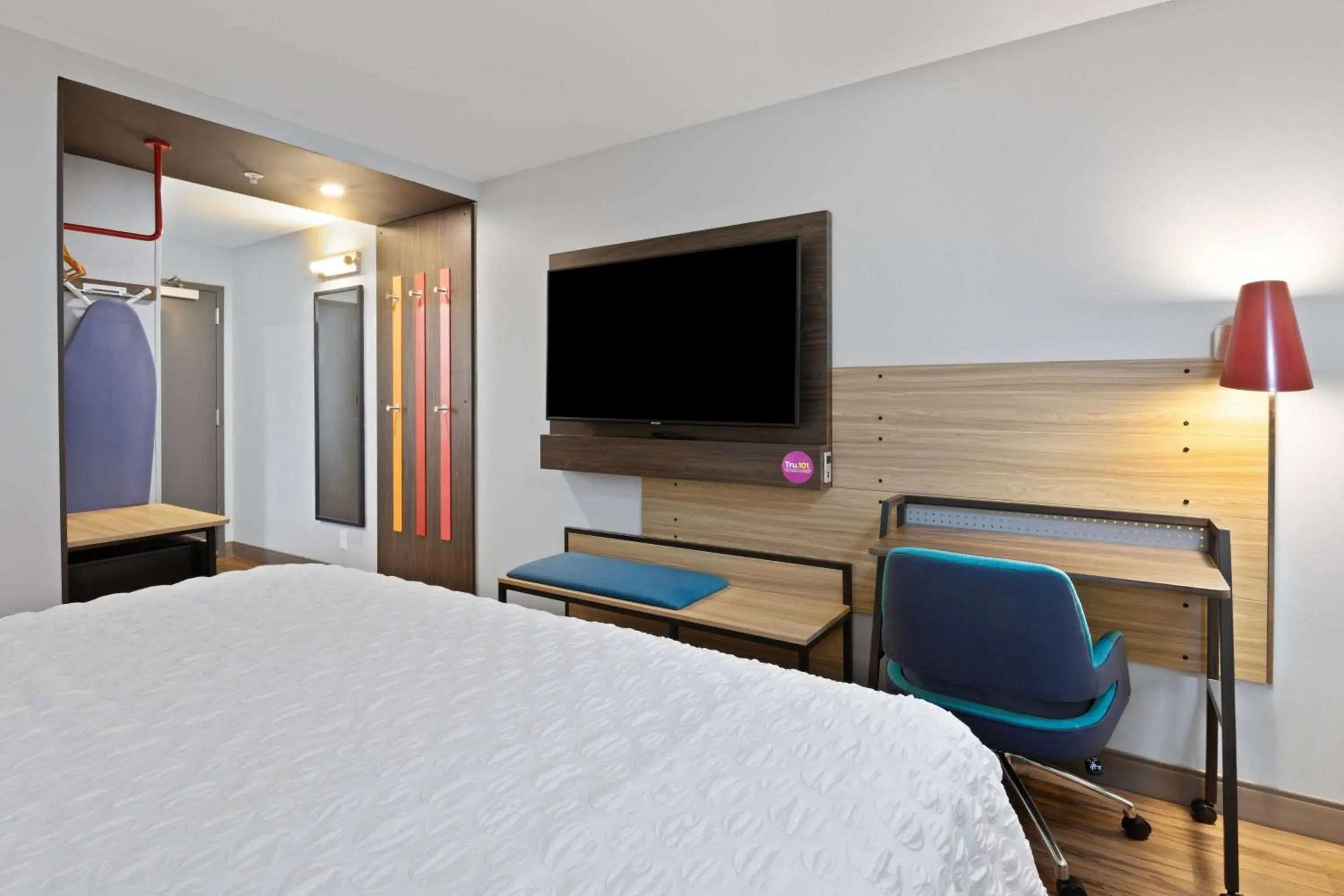 Bedroom, Bed in Tru By Hilton Sharonville, OH Bedroom, Bed in Tru By Hilton Sharonville, OH