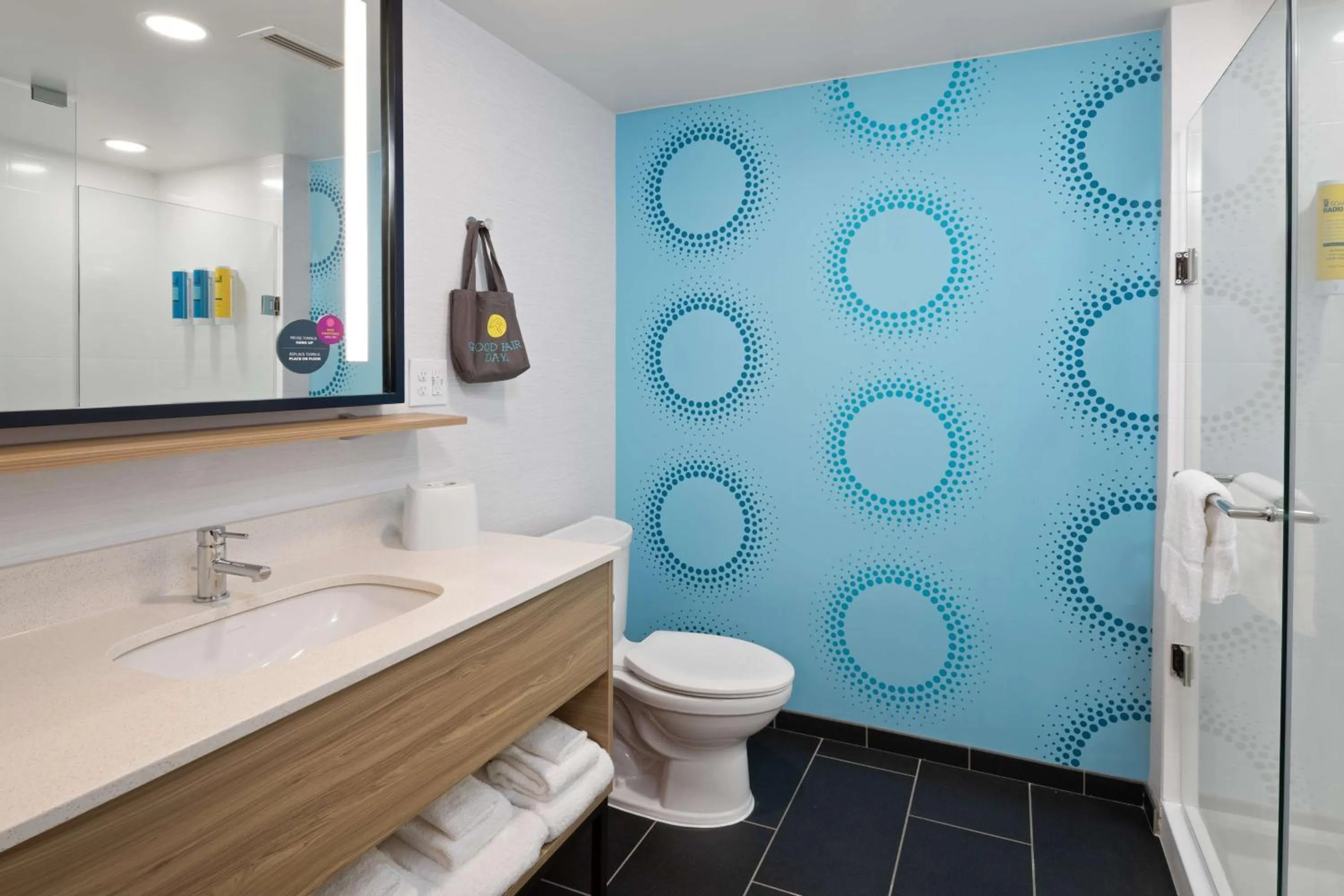 Bathroom in Tru By Hilton Sharonville, OH