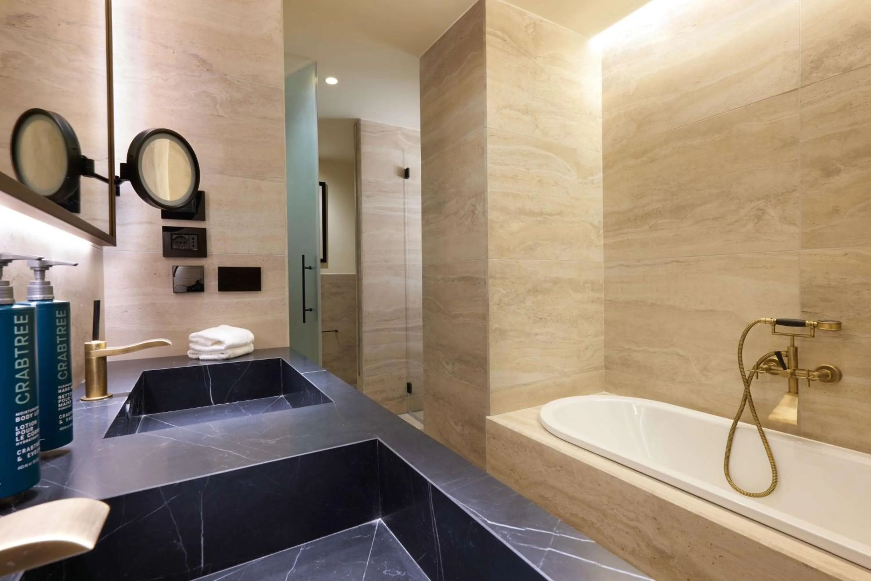 Bathroom in Hilton Rome Eur La Lama