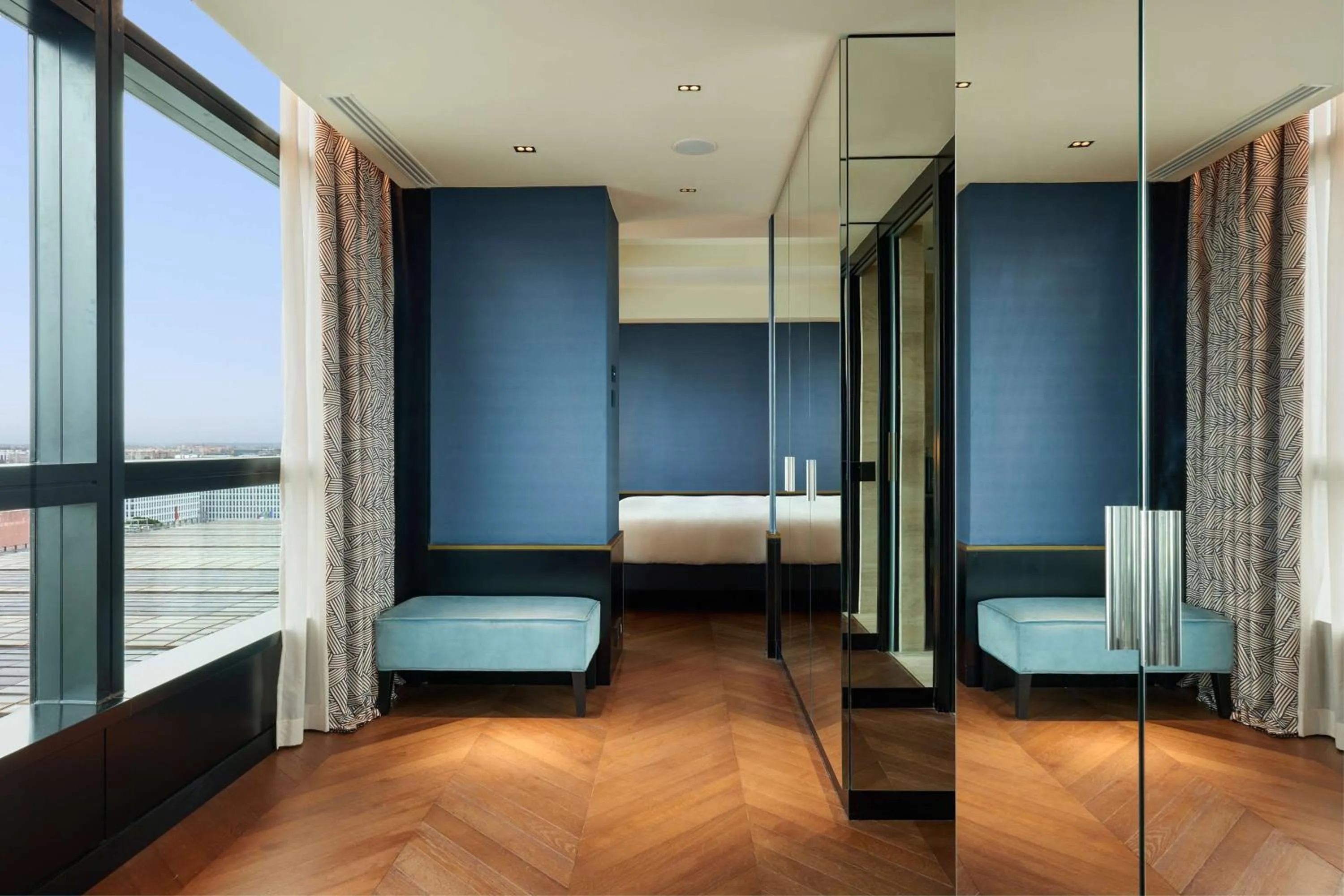 Living room, Bed in Hilton Rome Eur La Lama