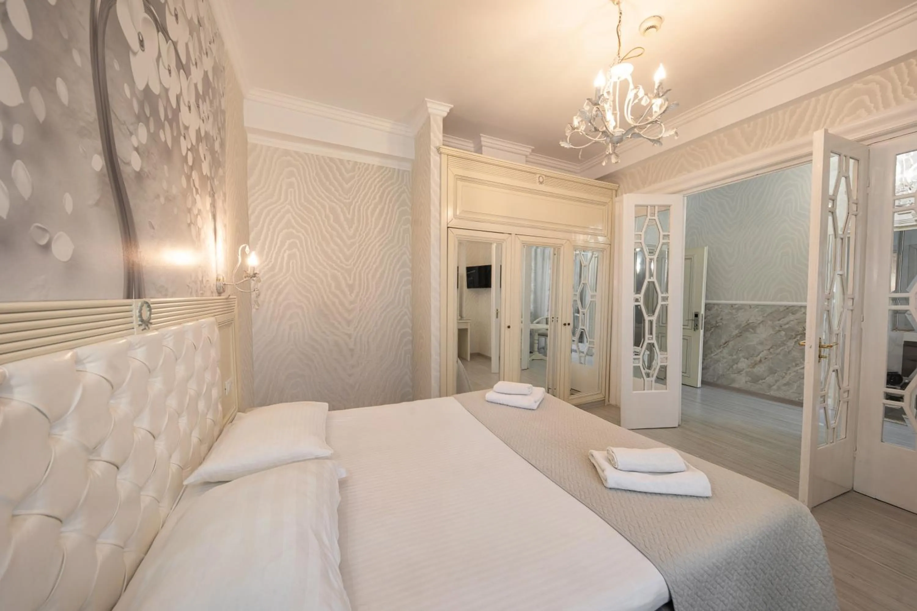 Photo of the whole room, Bed in Carol Boutique - Vila Cornelia