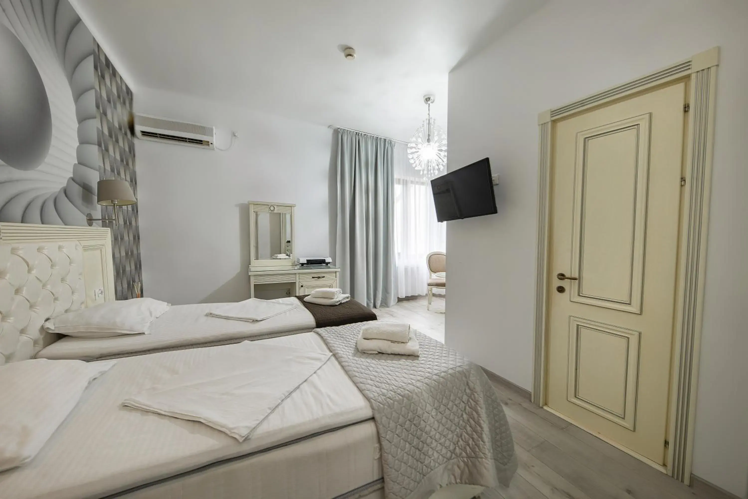 Twin Room in Carol Boutique & SPA ex Vila Cornelia Twin Room in Carol Boutique & SPA ex Vila Cornelia