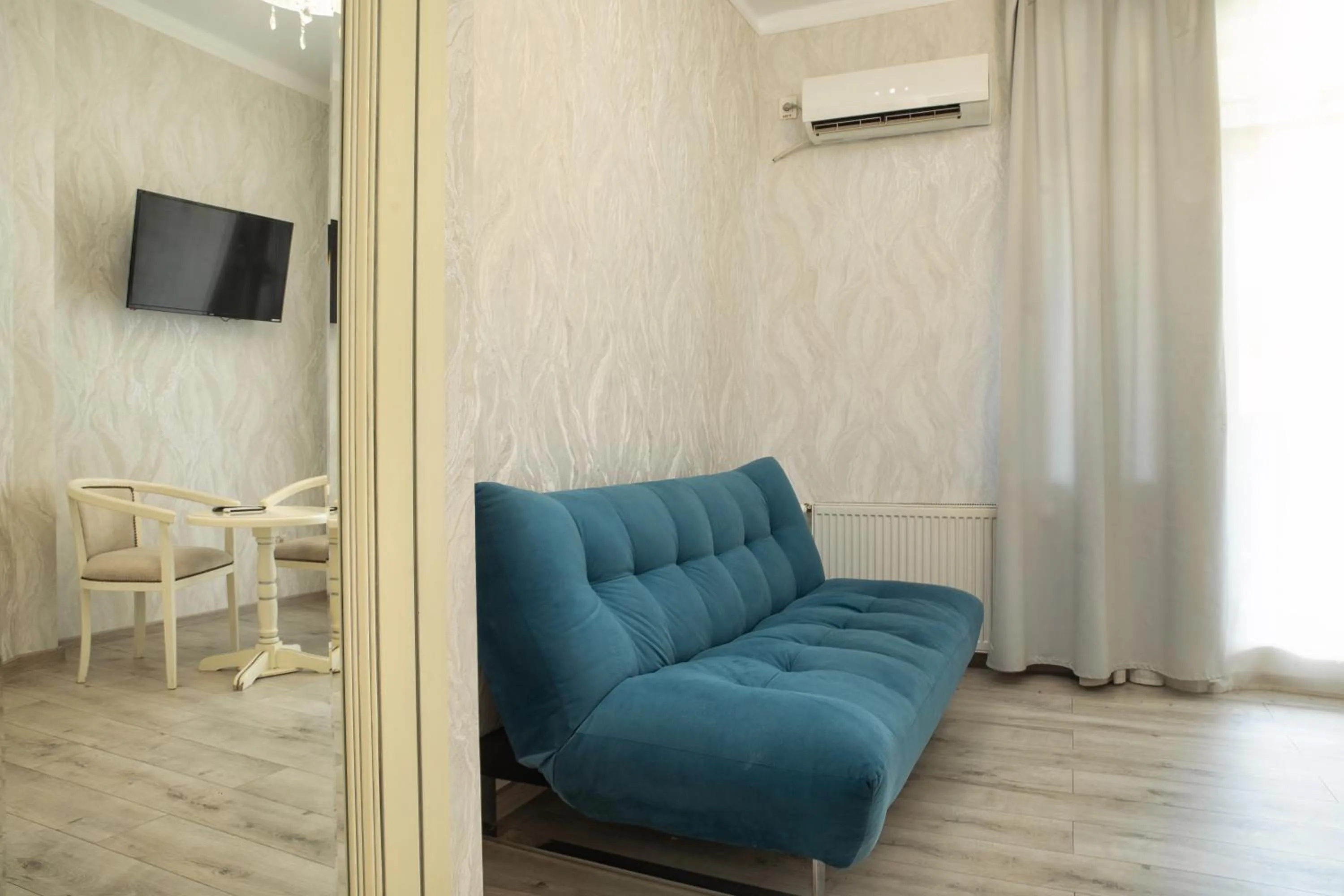 TV and multimedia in Carol Boutique - Vila Cornelia