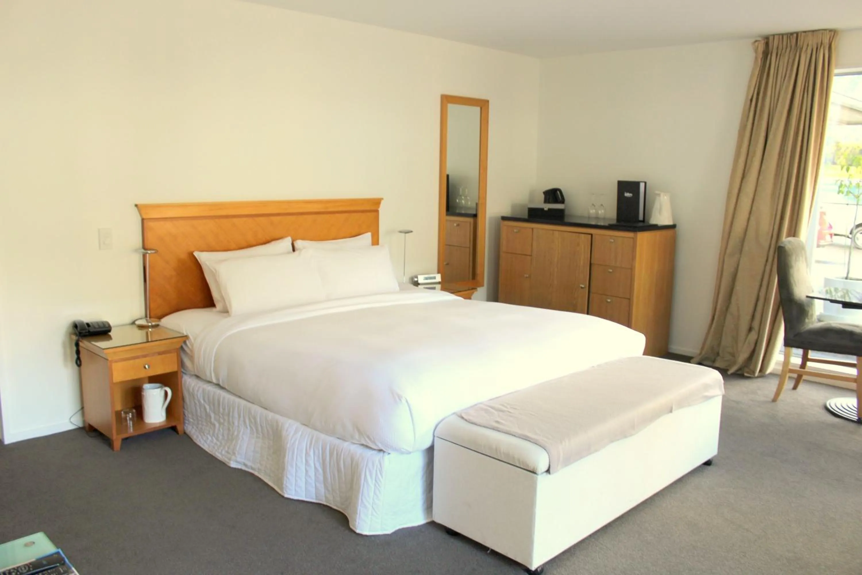 Bedroom, Bed in Franz Josef Oasis