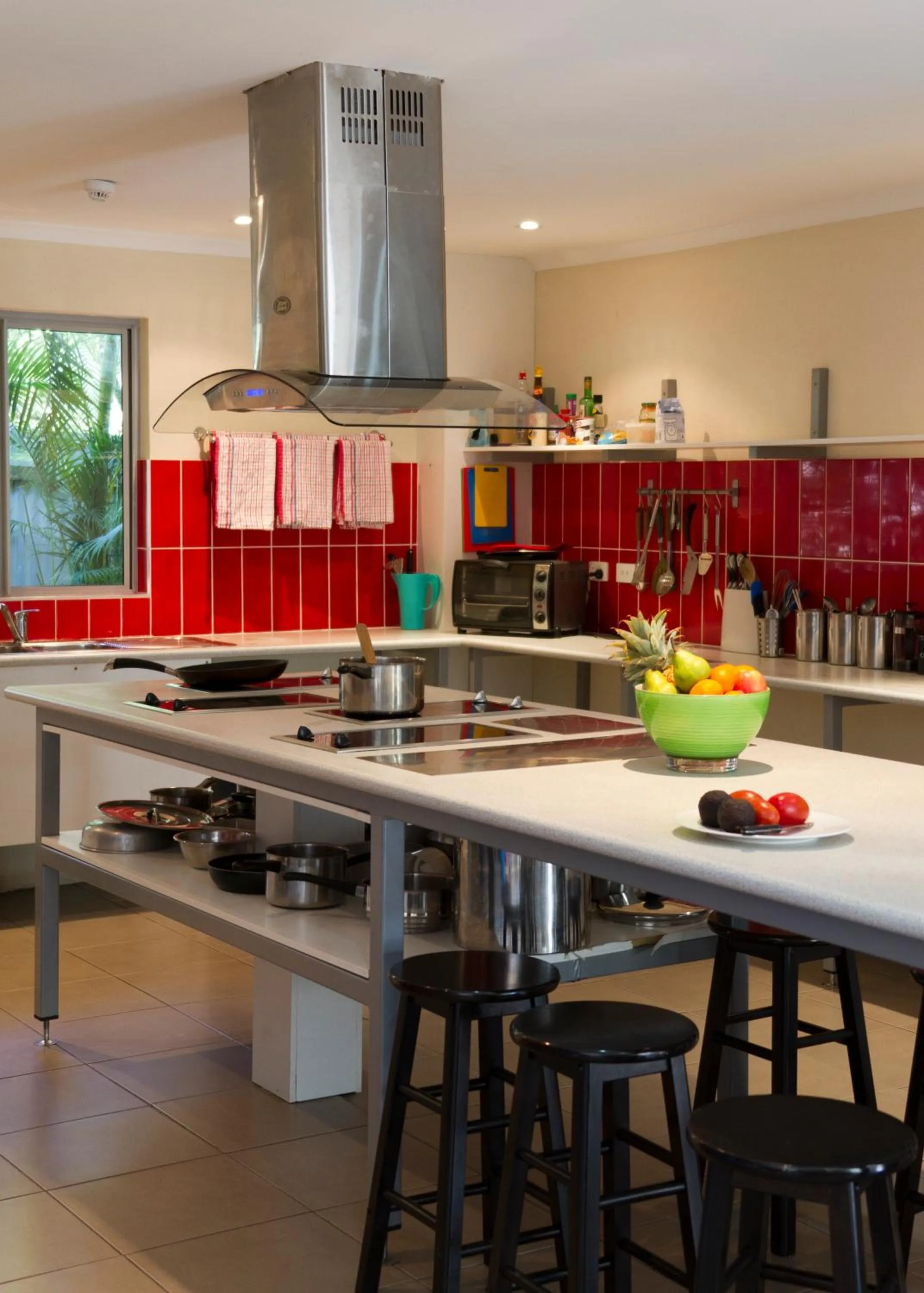 Communal kitchen in Noosa Flashpackers