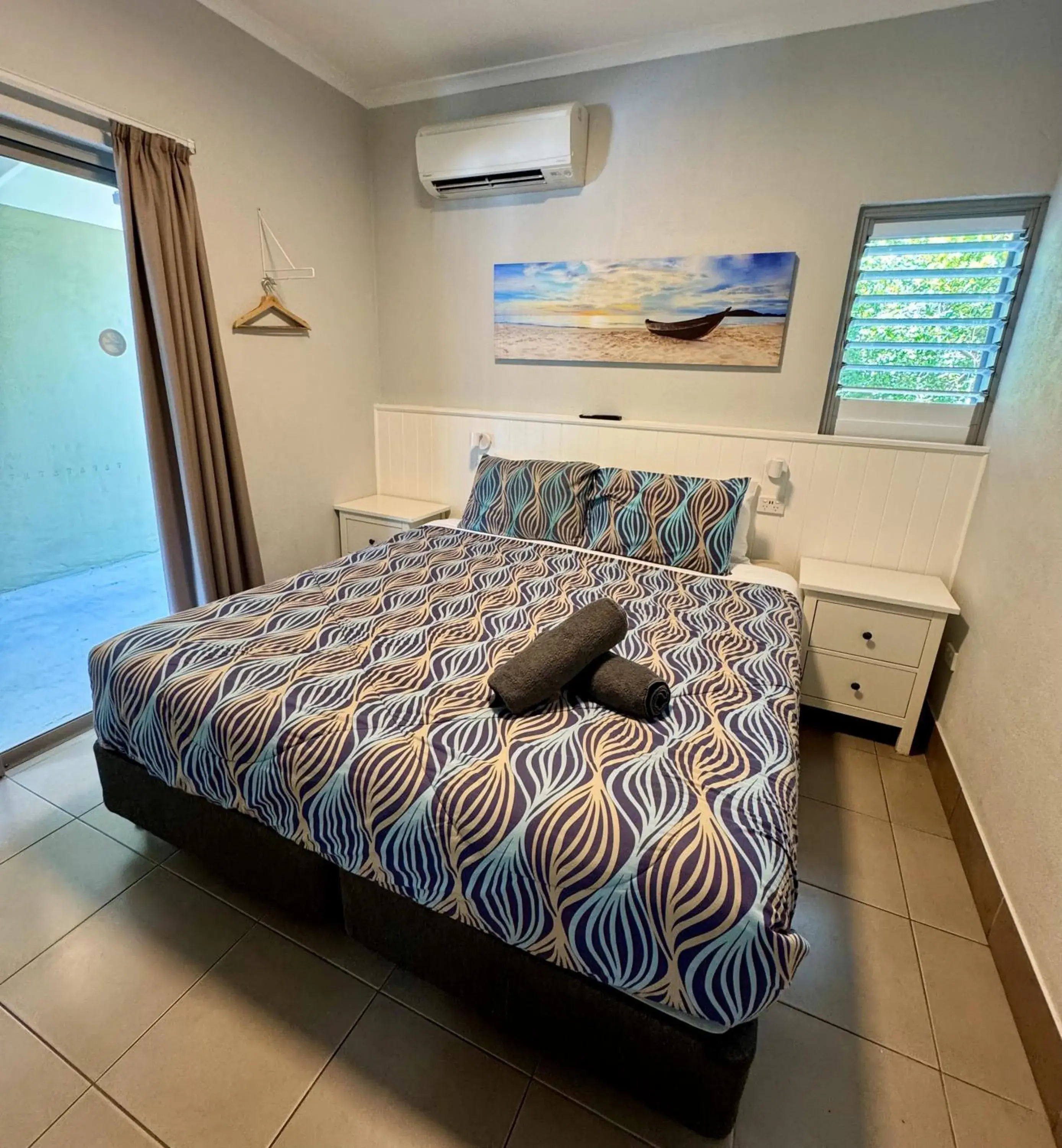 Private King + Shared Ensuite in Noosa Flashpackers Private King + Shared Ensuite in Noosa Flashpackers