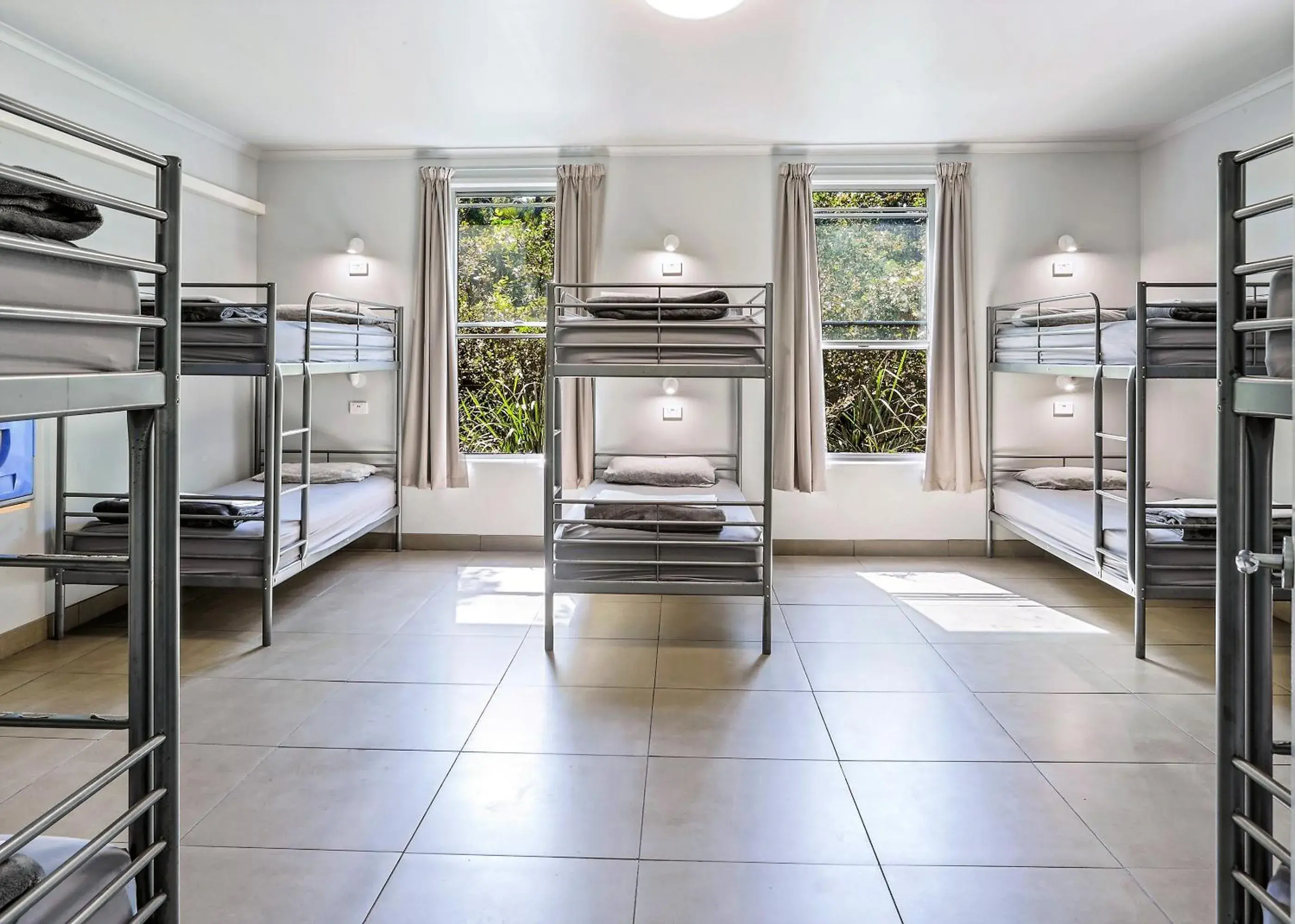 10 Bed Share + 2 Ensuites in Noosa Flashpackers 10 Bed Share + 2 Ensuites in Noosa Flashpackers