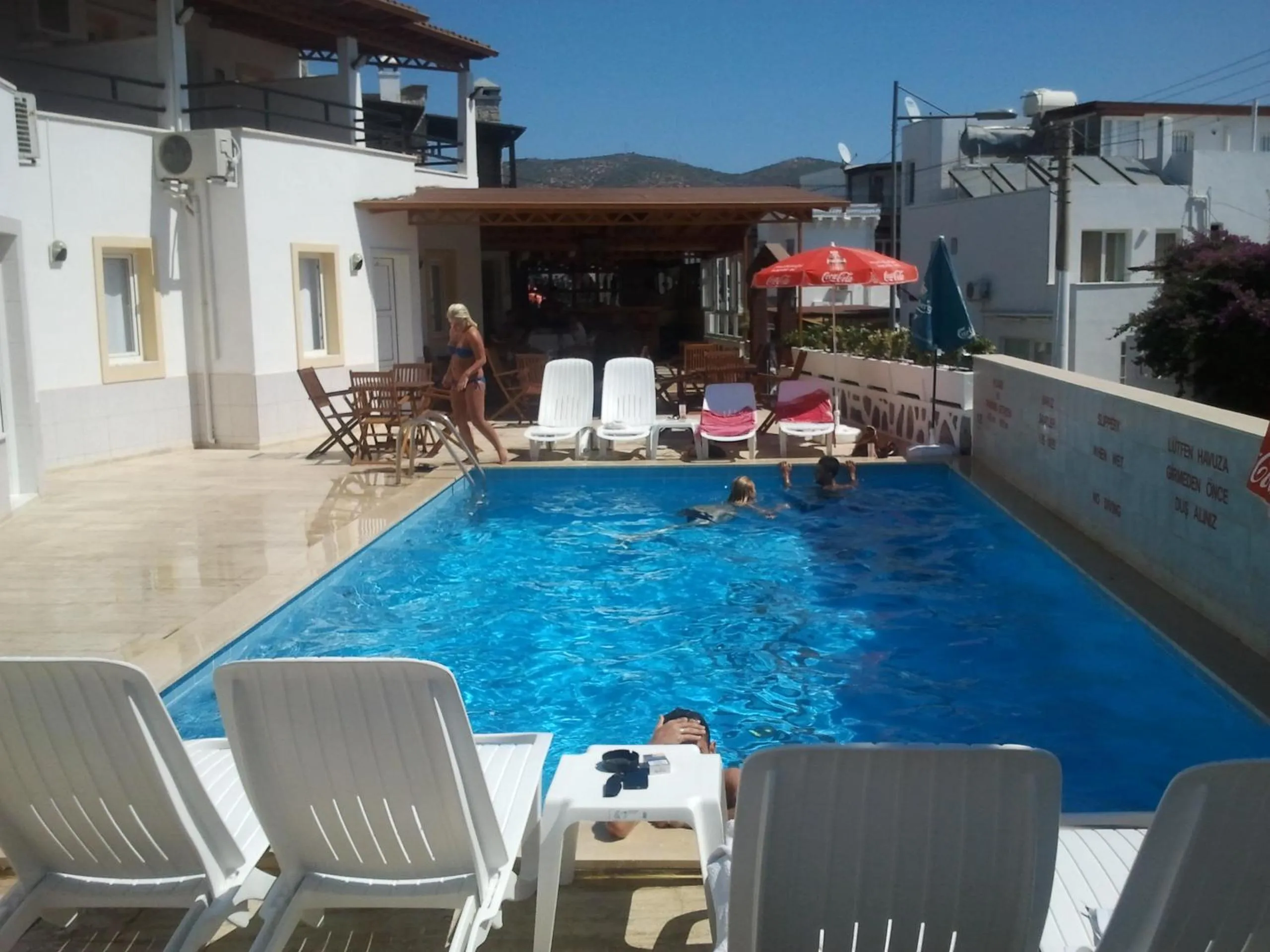 Swimming pool in Cam Hotel