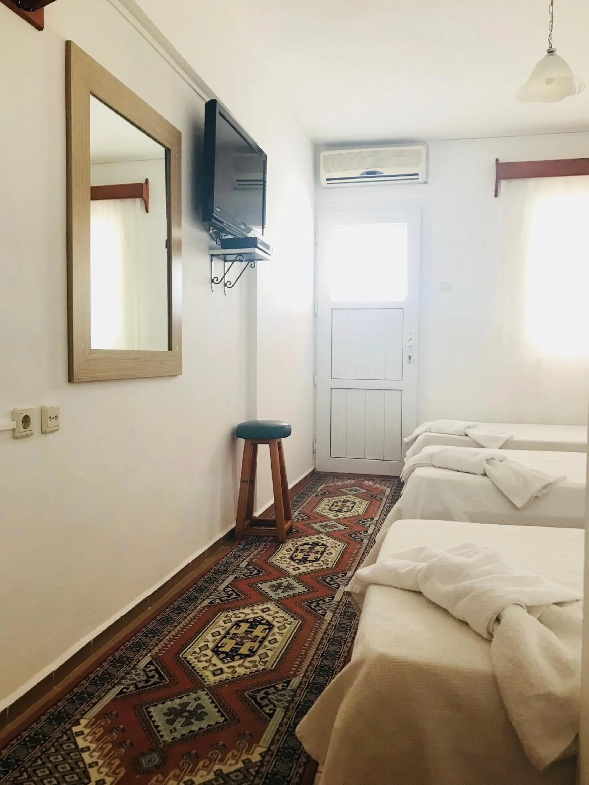 View (from property/room), Bed in Cam Hotel