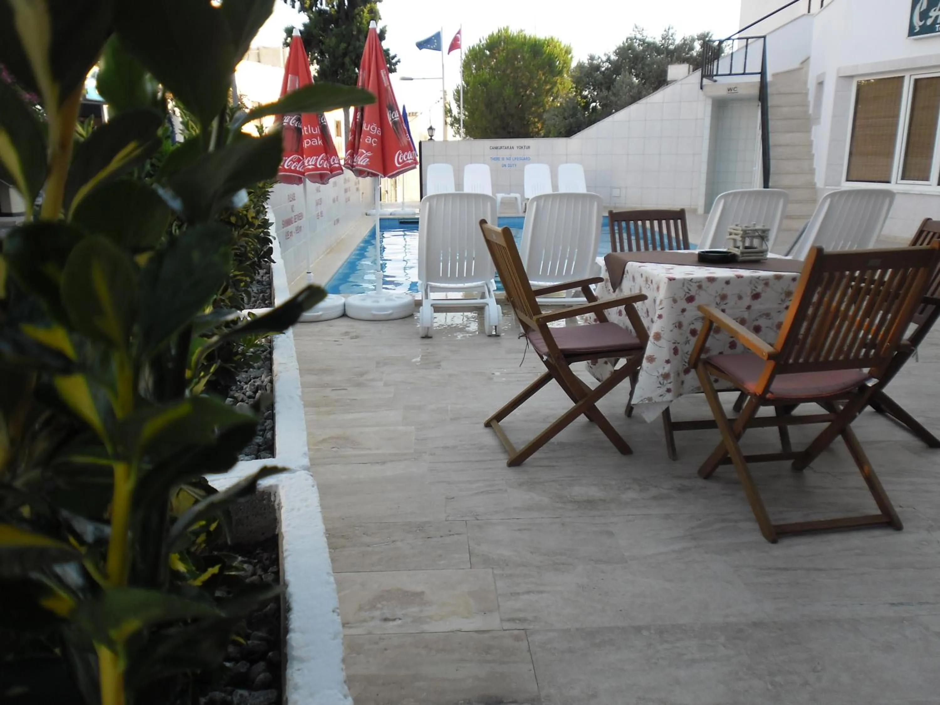 Swimming pool in Cam Hotel