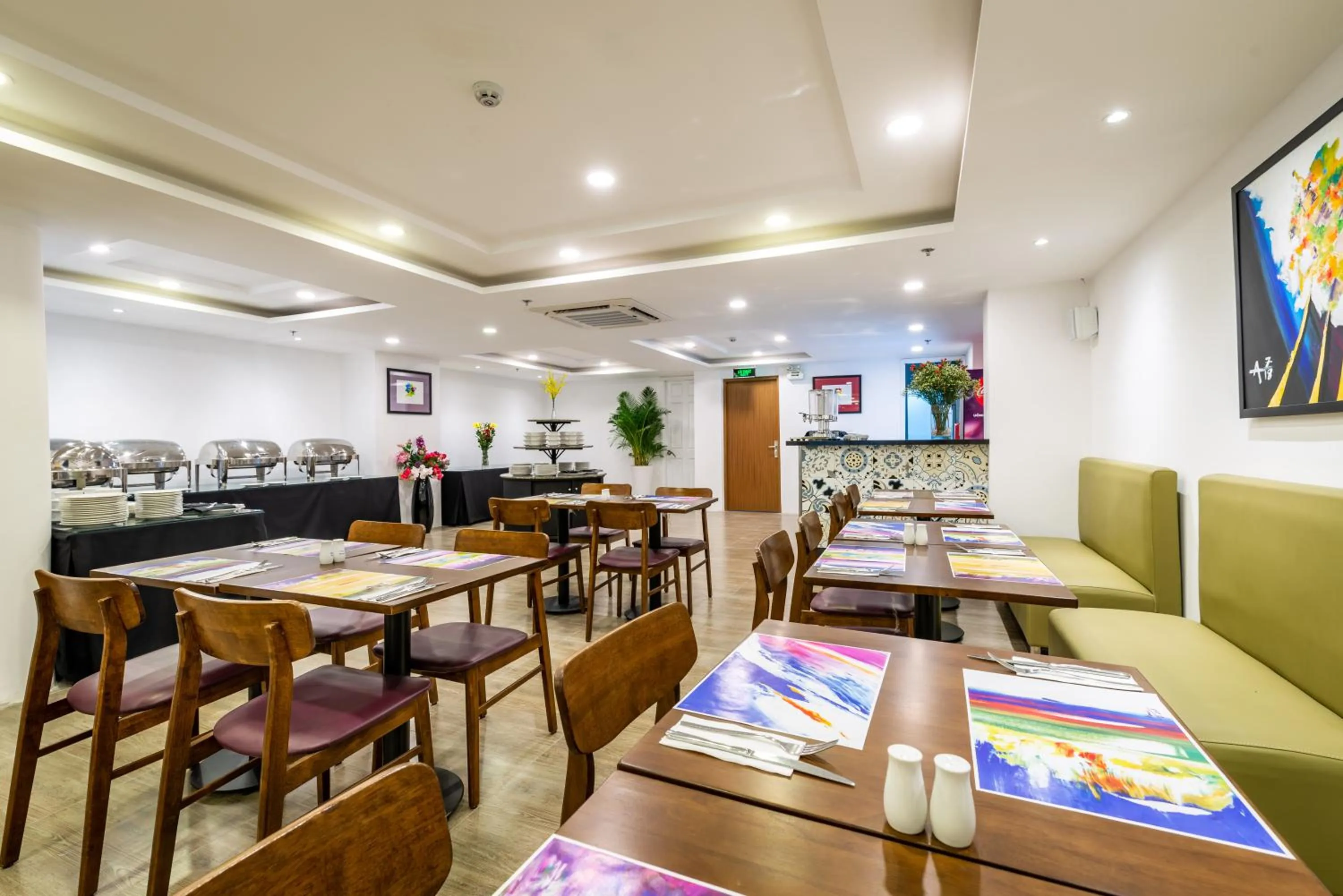 Restaurant/places to eat in Avanti Boutique Hotel