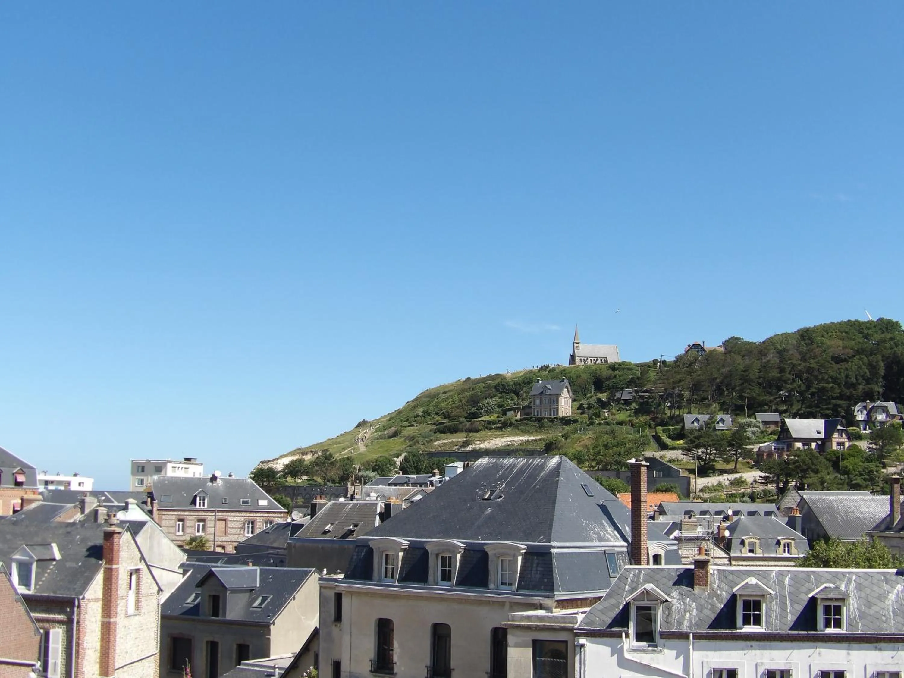 Neighbourhood in Detective Hotel