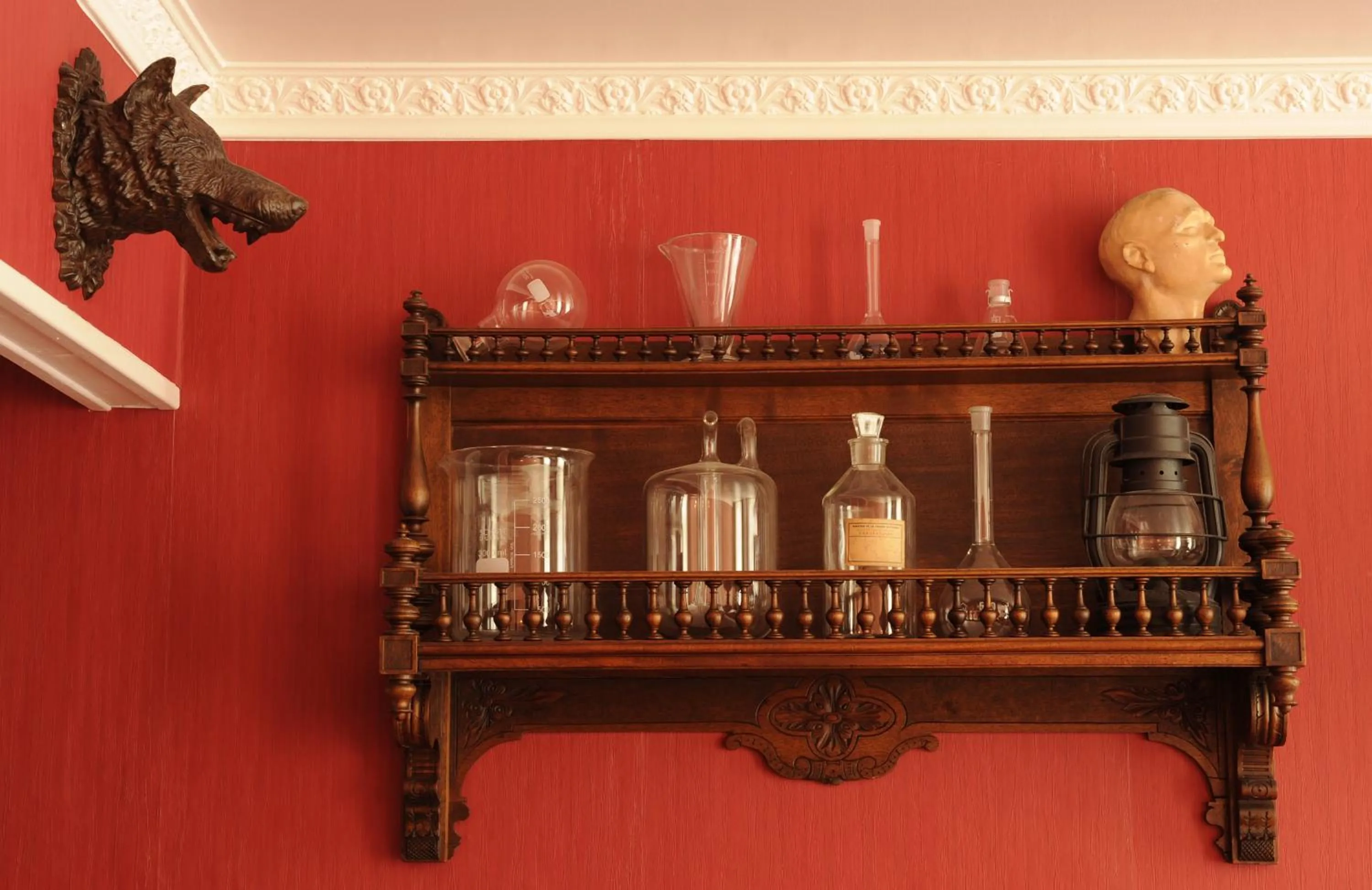 Decorative detail in Detective Hotel