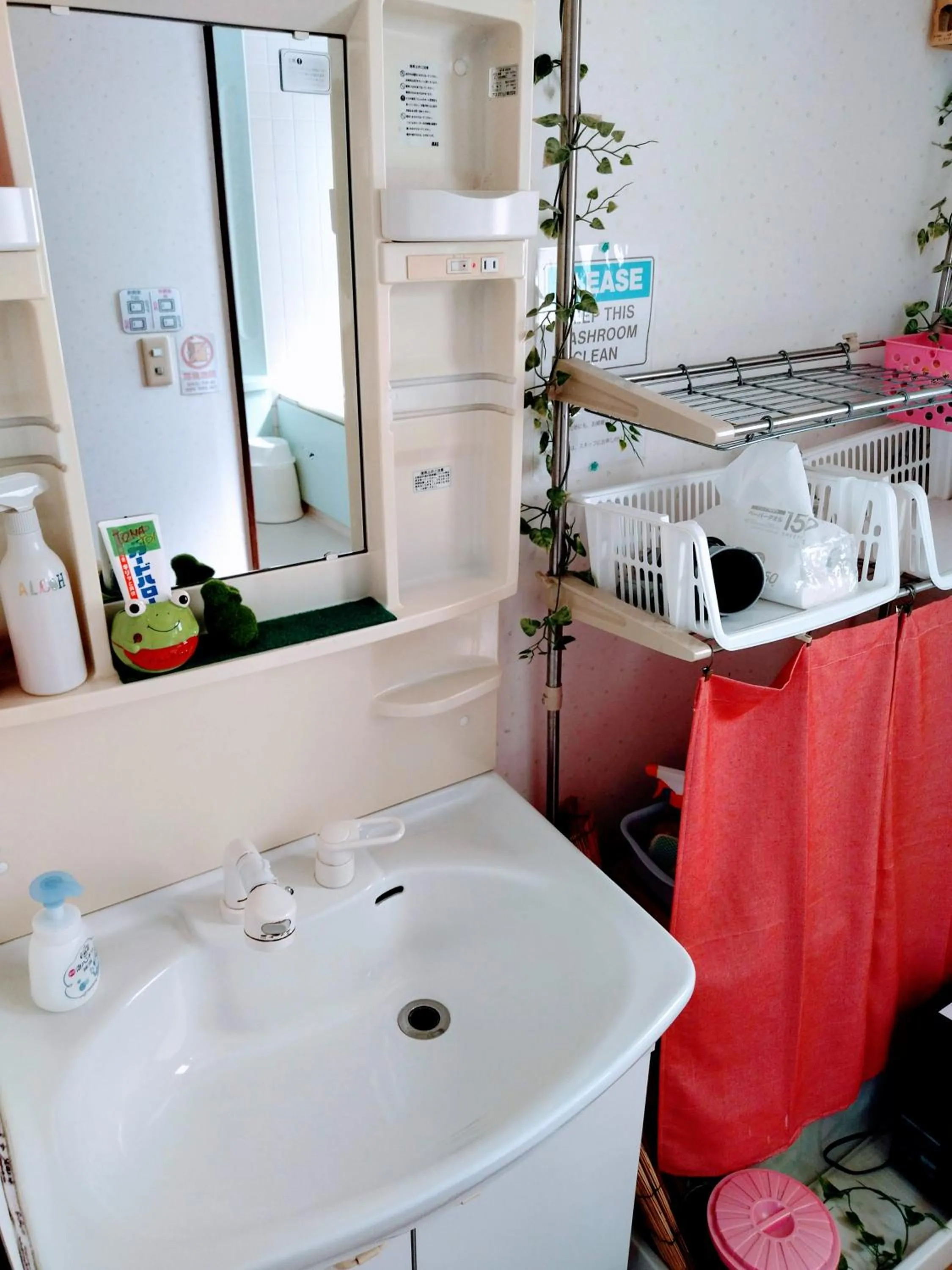 Bathroom in Osaka Tomato Guesthouse