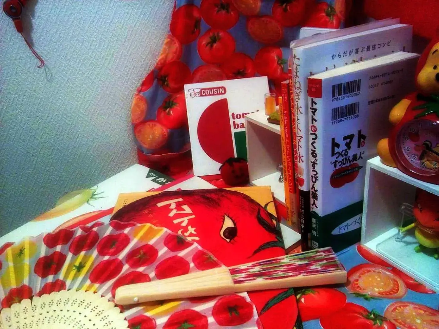 Decorative detail, Bed in Osaka Tomato Guesthouse Decorative detail, Bed in Osaka Tomato Guesthouse