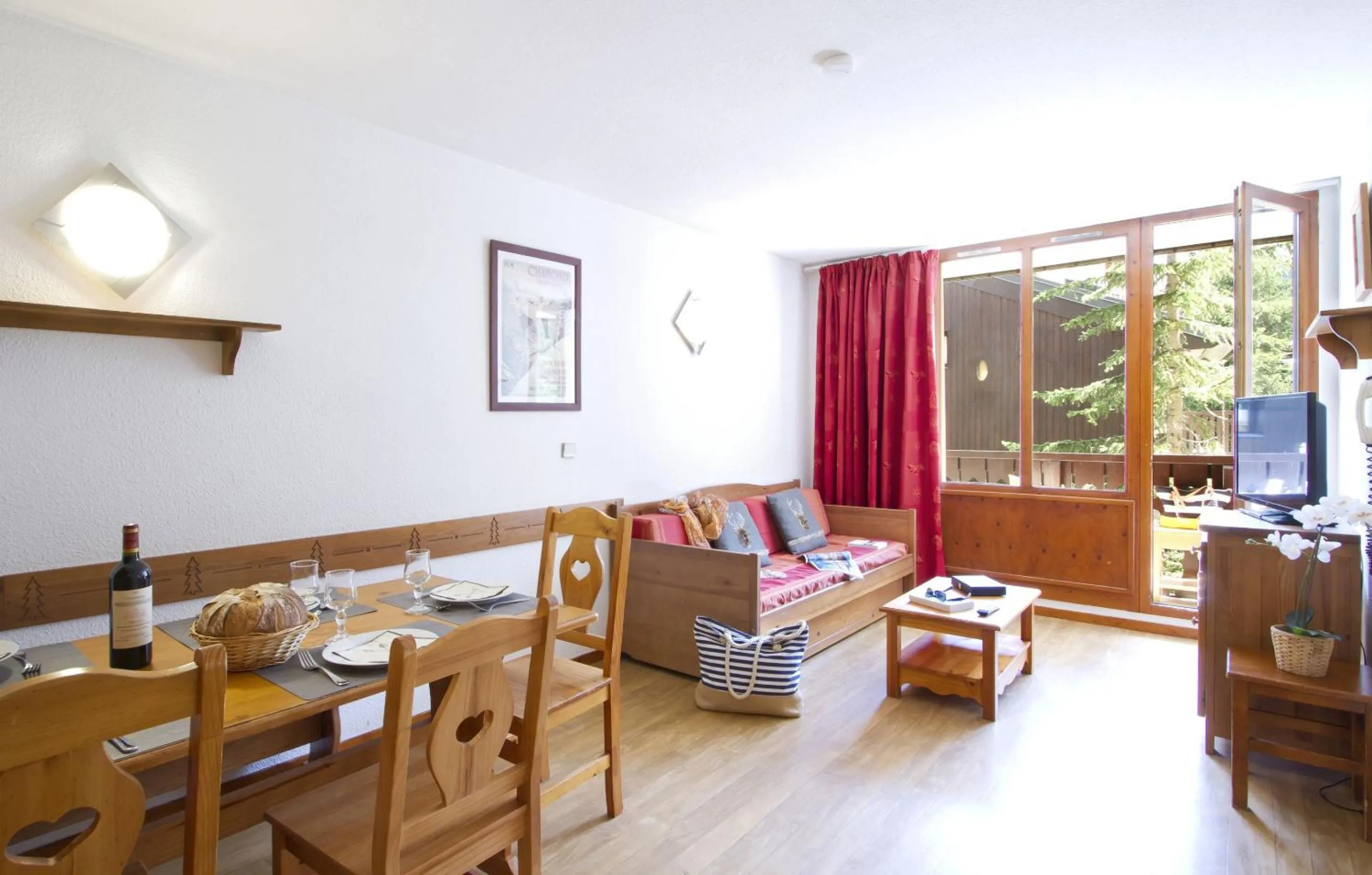 Dining area in Résidence Odalys Les Hauts du Rogoney