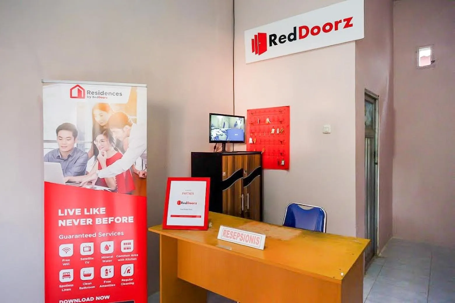 Lobby or reception in RedDoorz Plus at Hotel Lestari Karema Mamuju
