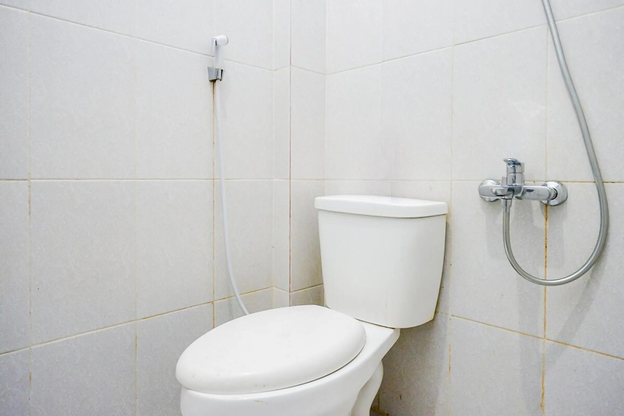 Bathroom in RedDoorz Plus at Hotel Lestari Karema Mamuju