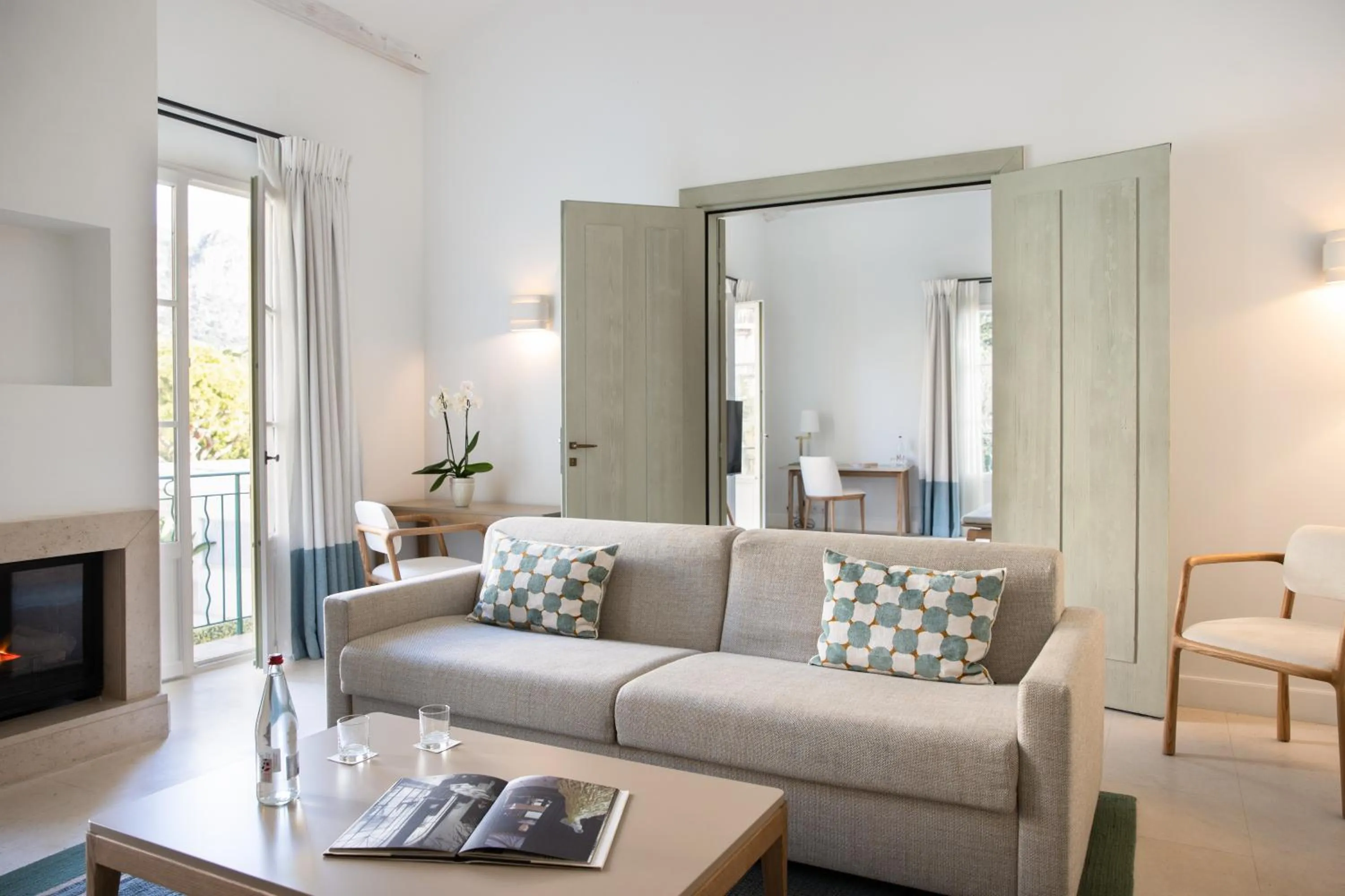 Seating area in Hotel Royal-Riviera