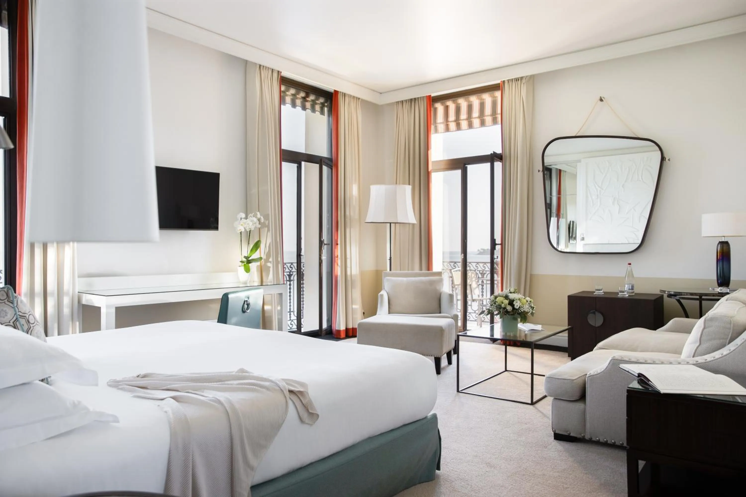 Bedroom, Bed in Hotel Royal-Riviera