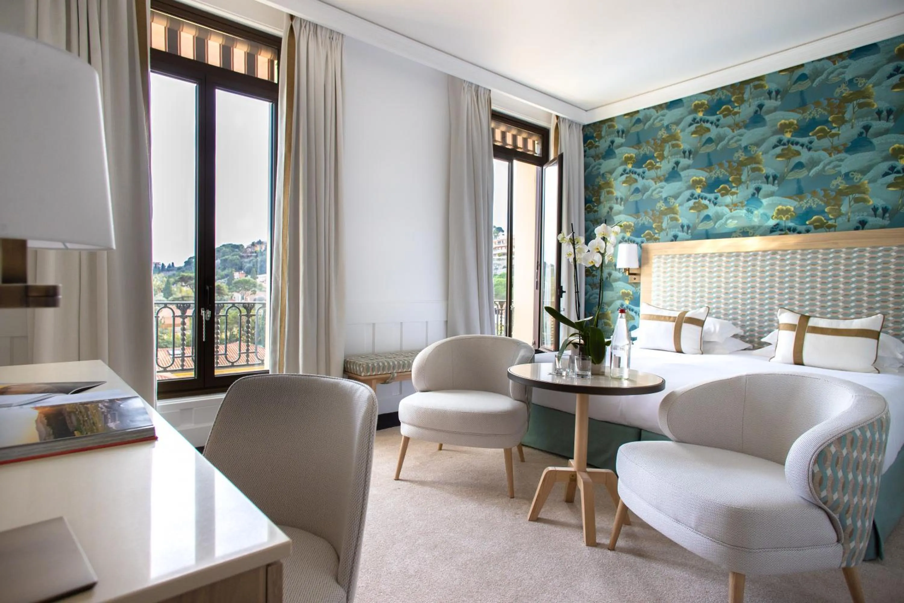 Bed in Hotel Royal-Riviera