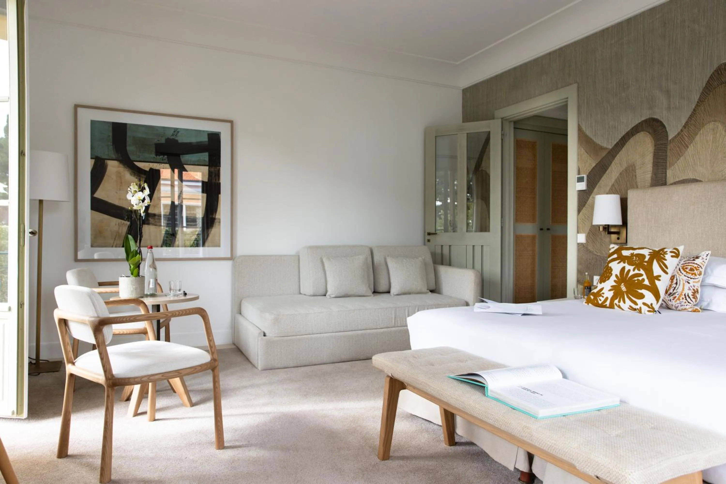 Photo of the whole room, Bed in Hotel Royal-Riviera