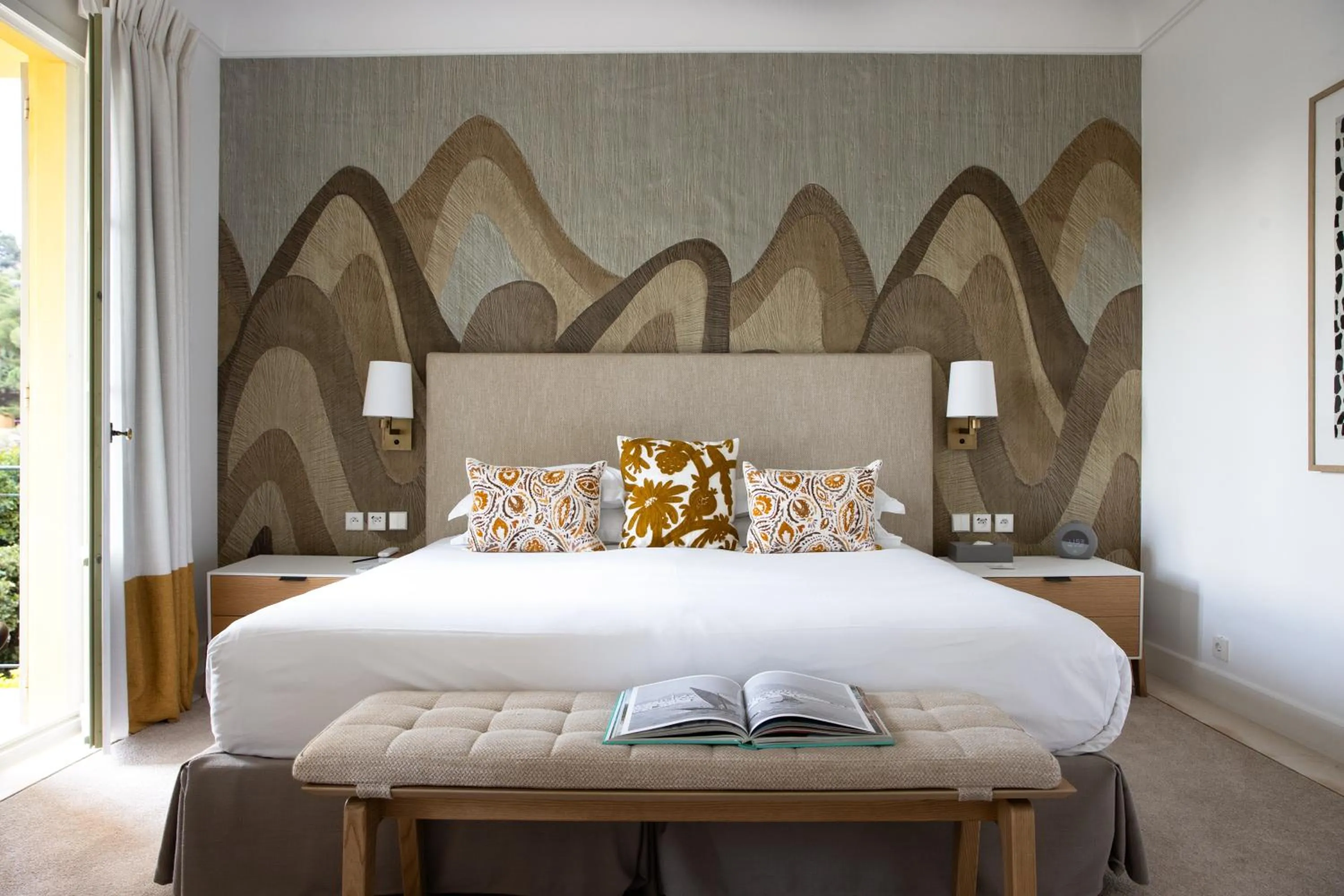 Photo of the whole room, Bed in Hotel Royal-Riviera