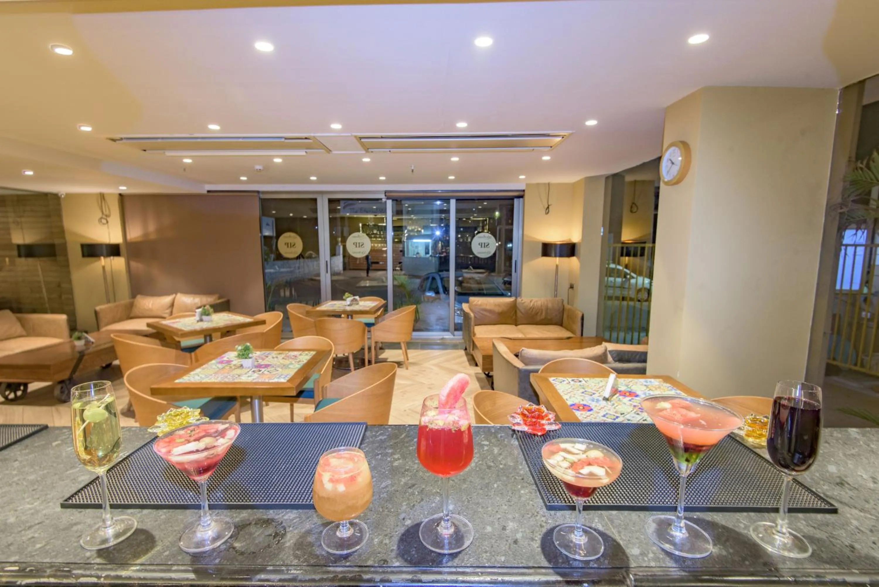 Lounge or bar in The Fern Residency Calangute-Baga, Goa