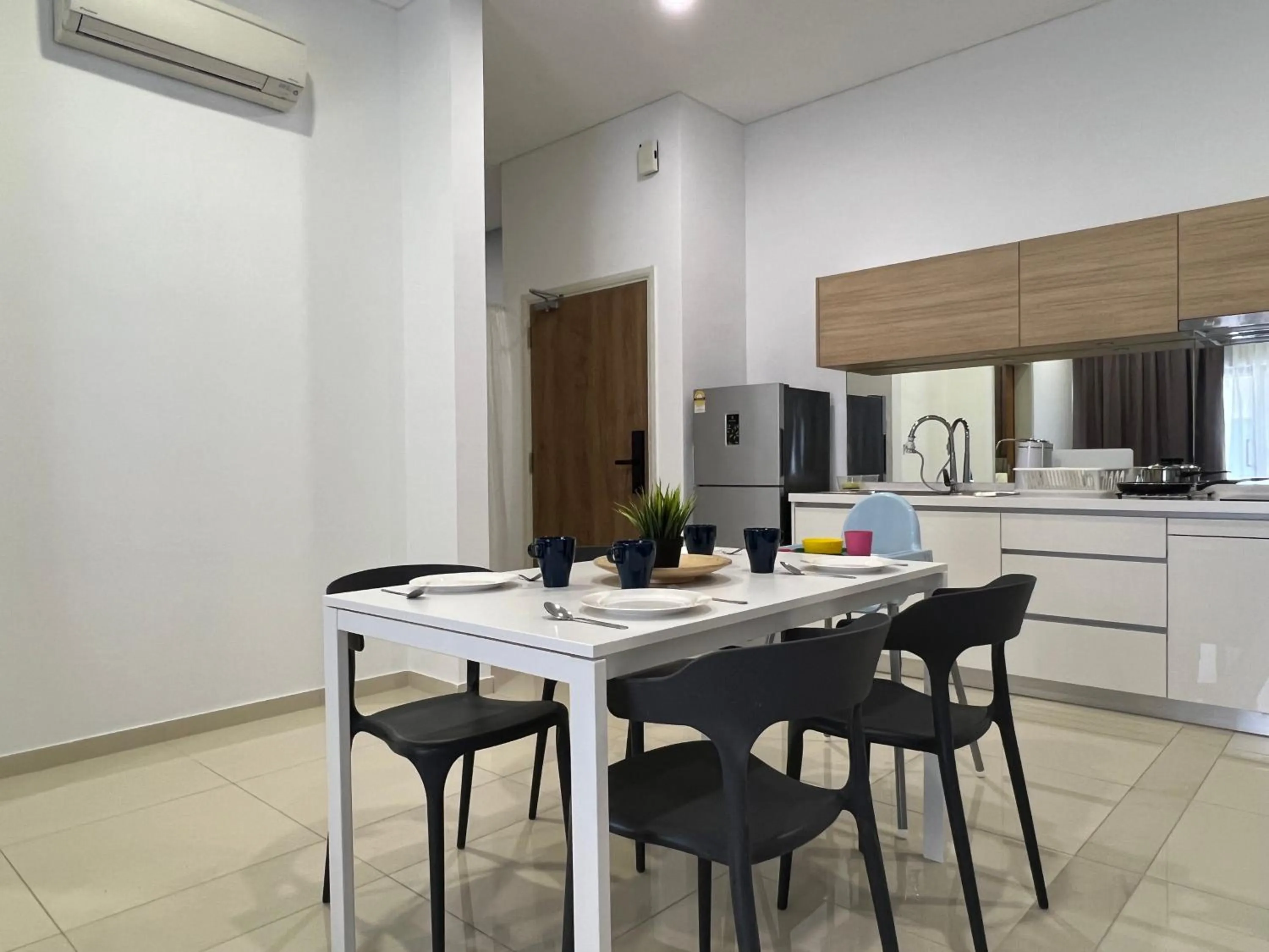 Kitchen or kitchenette in Plaza Arkadia Desa Parkcity by KLhomesweet