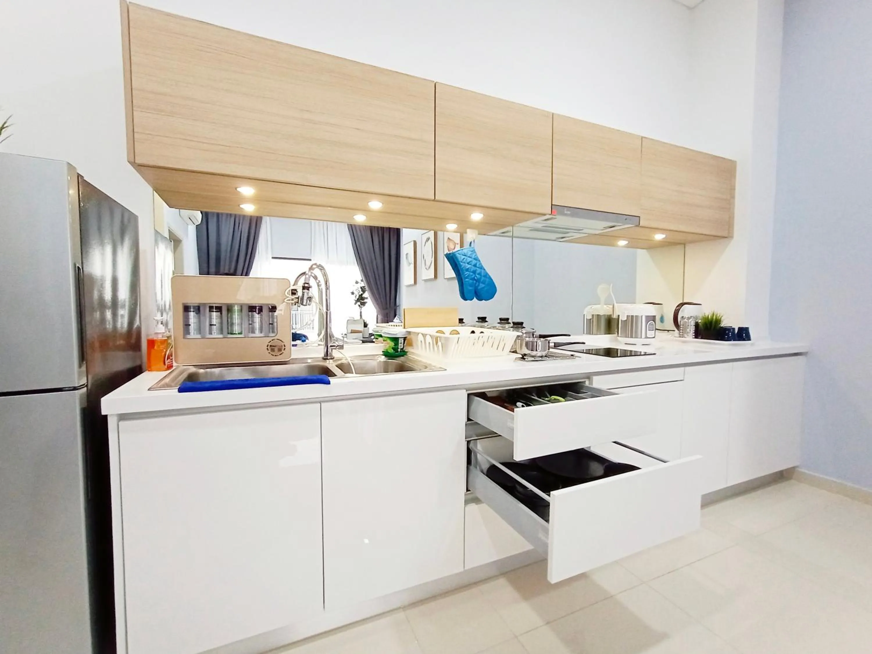 Kitchen or kitchenette in Plaza Arkadia Desa Parkcity by KLhomesweet