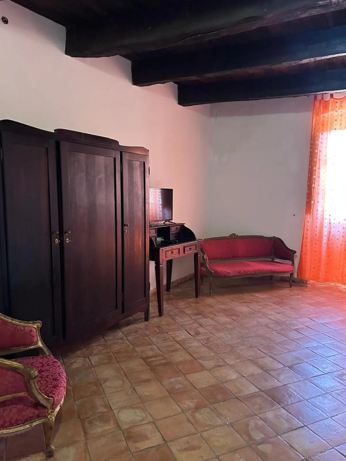 Family Room with Private Bathroom in Agriturismo L'Antico Casale