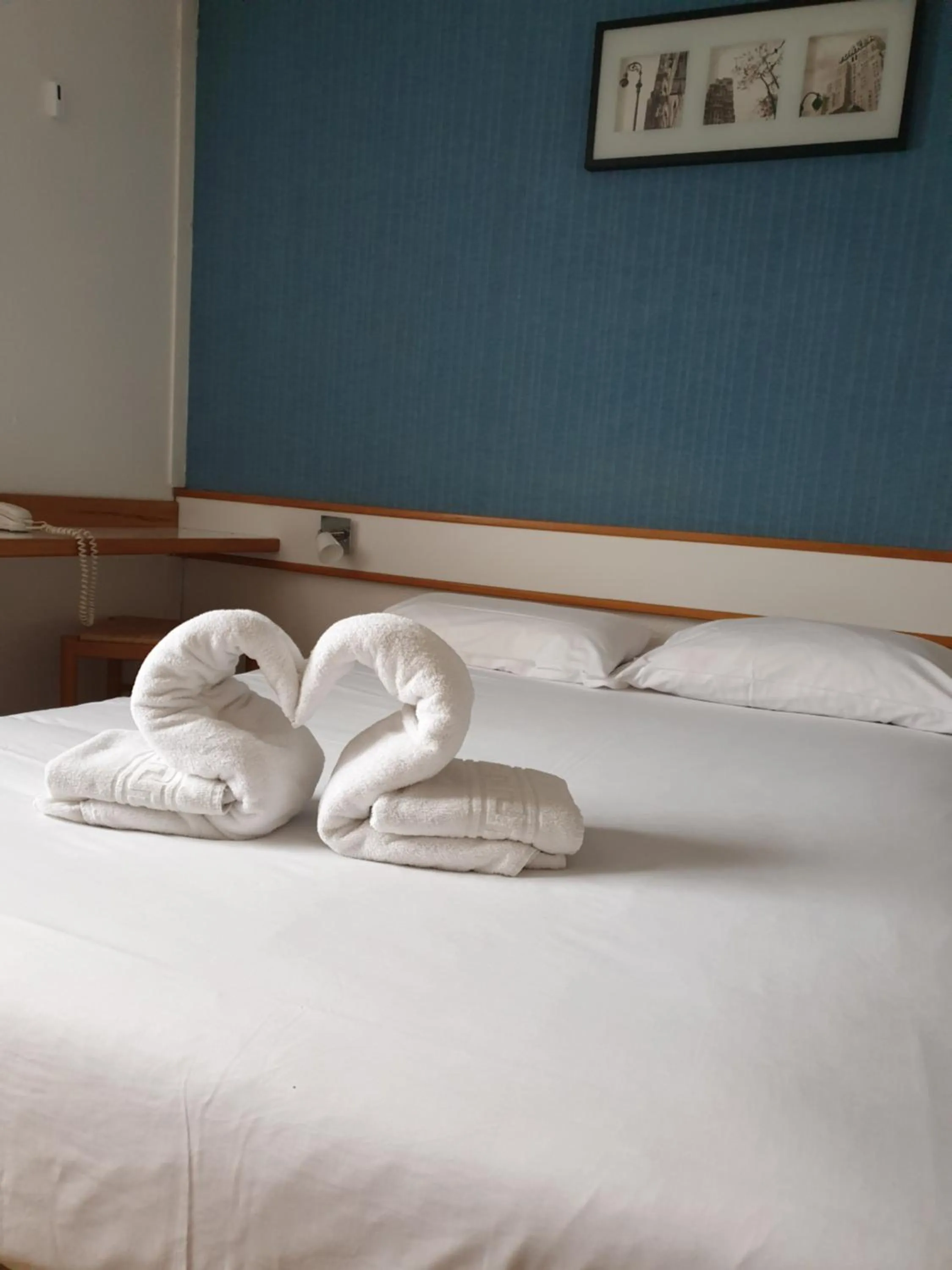 Bed in HOTEL Chateau-Thierry Centre