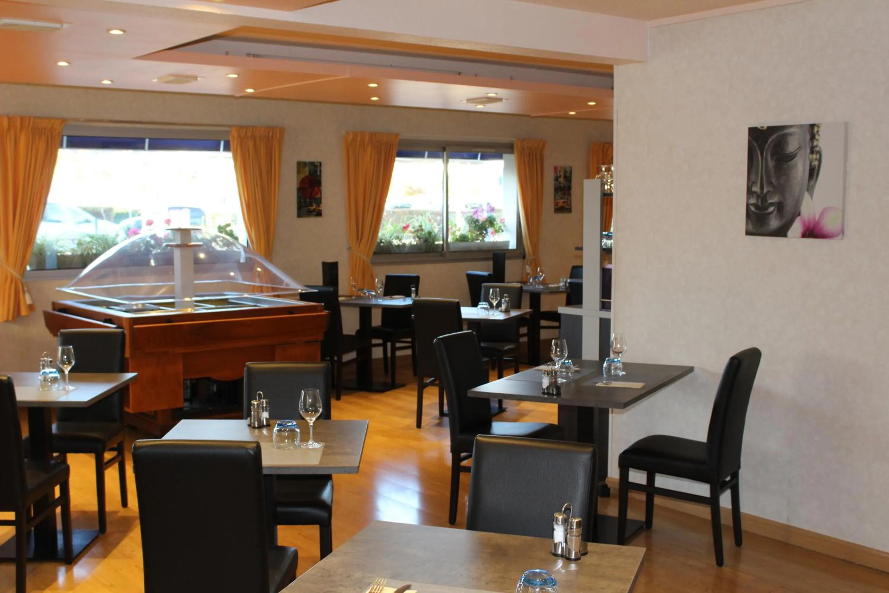 Restaurant/places to eat in HOTEL Chateau-Thierry Centre