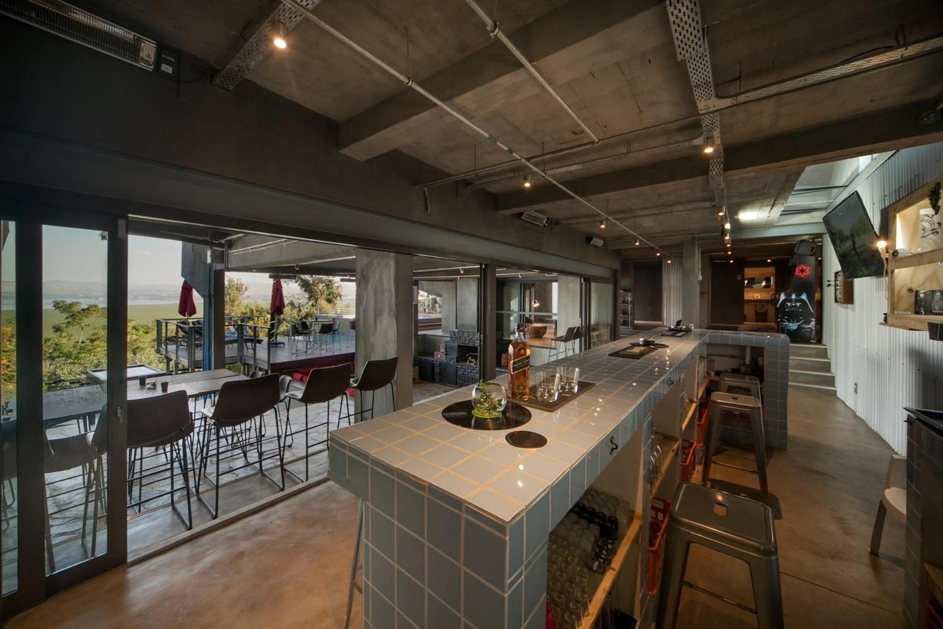 Restaurant/places to eat in Mister C