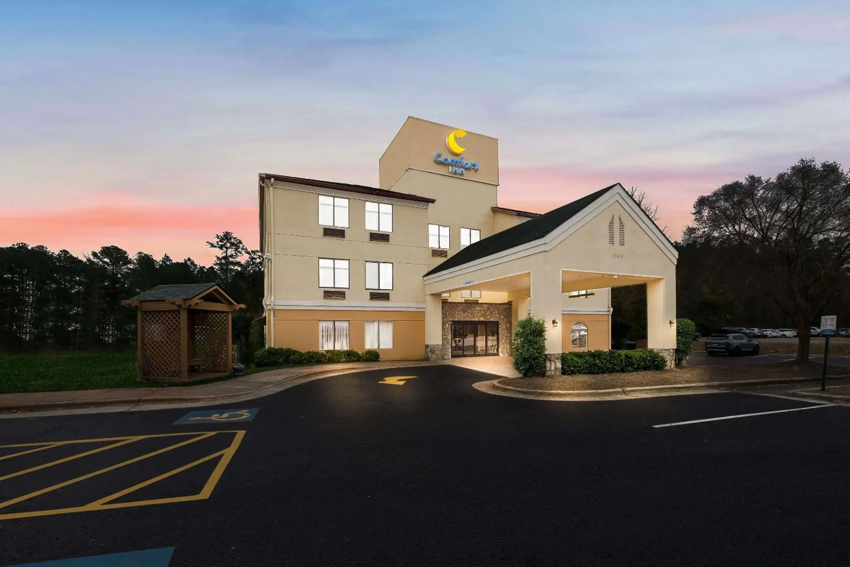 Property building in Comfort Inn Fayetteville I-95 Property building in Comfort Inn Fayetteville I-95