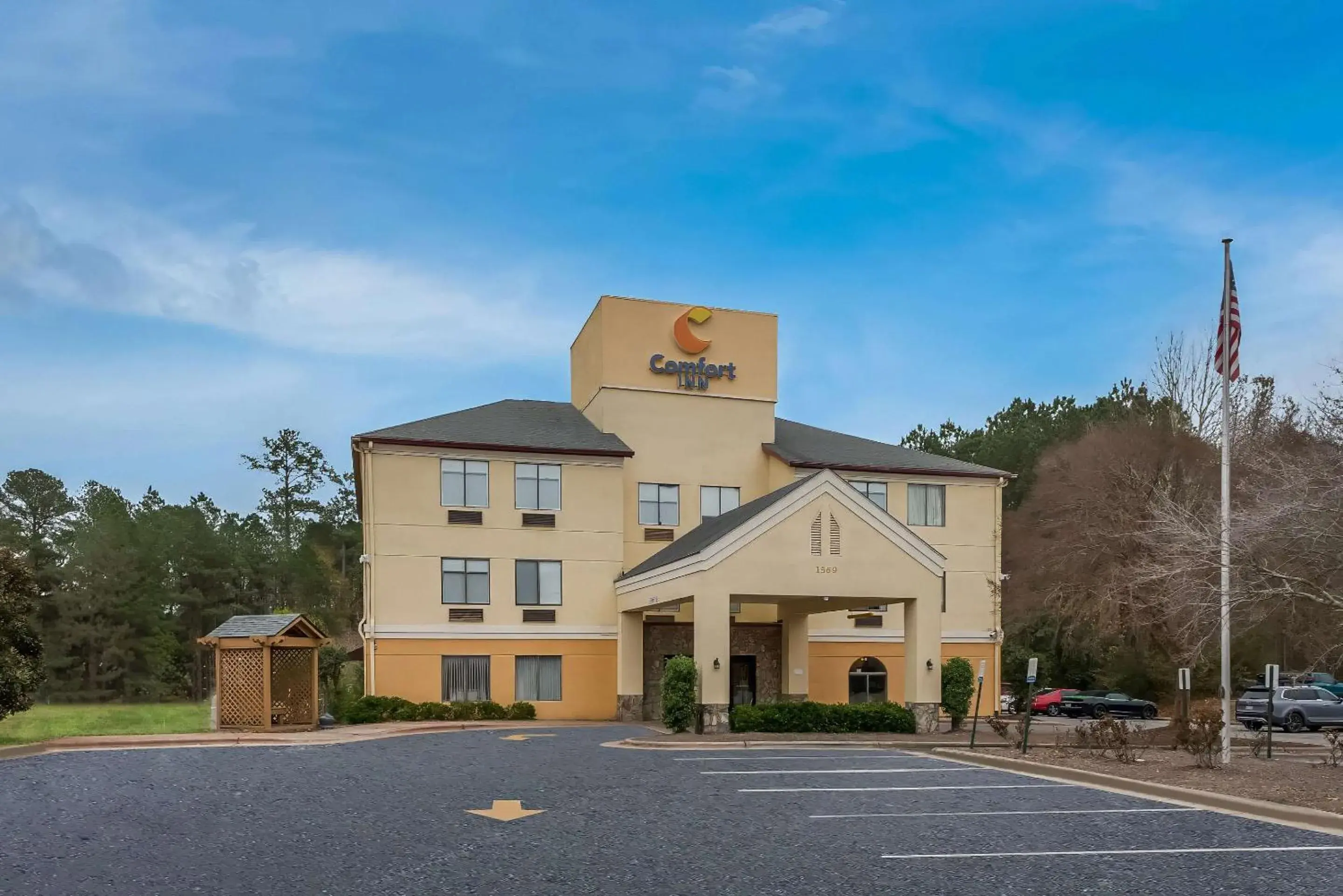Property building in Comfort Inn Fayetteville I-95 Property building in Comfort Inn Fayetteville I-95