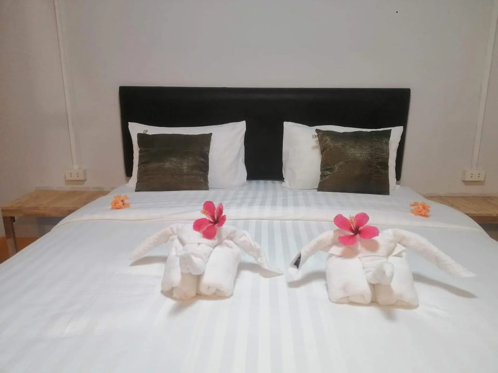 Bed in Mookboonchu Guesthouse ,Kohmook Trang