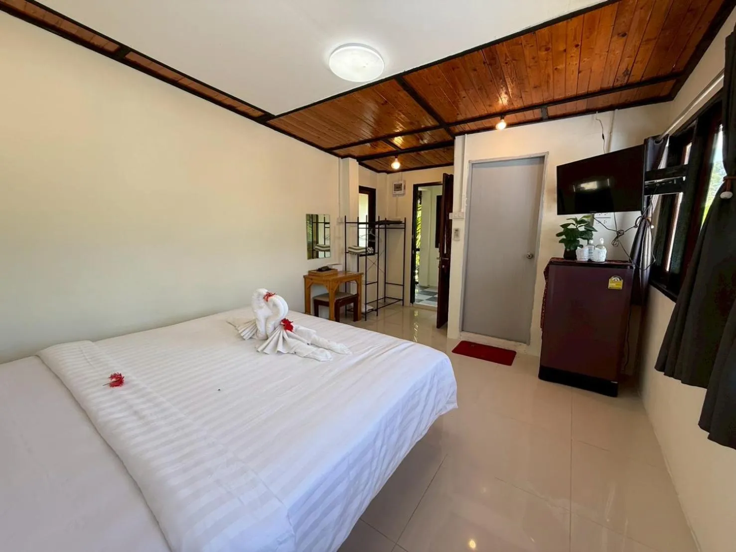 Photo of the whole room, Bed in Mookboonchu Guesthouse ,Kohmook Trang