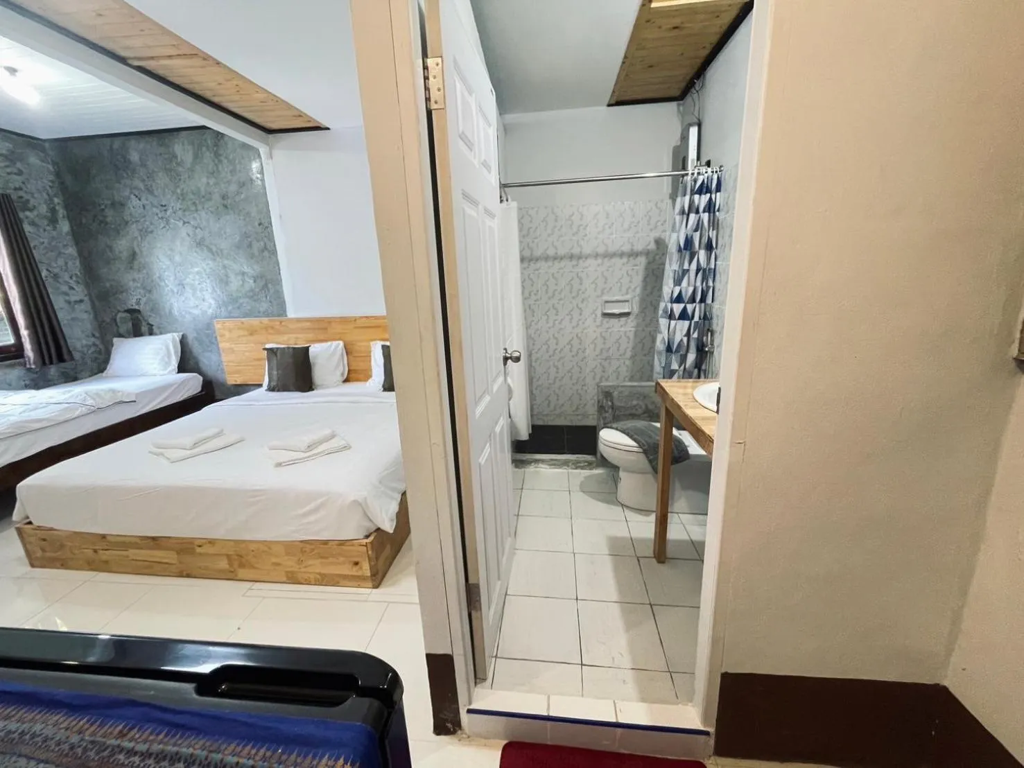 Bathroom, Bed in Mookboonchu Guesthouse ,Kohmook Trang