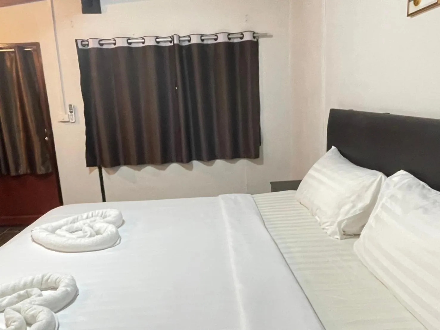 Photo of the whole room, Bed in Mookboonchu Guesthouse ,Kohmook Trang