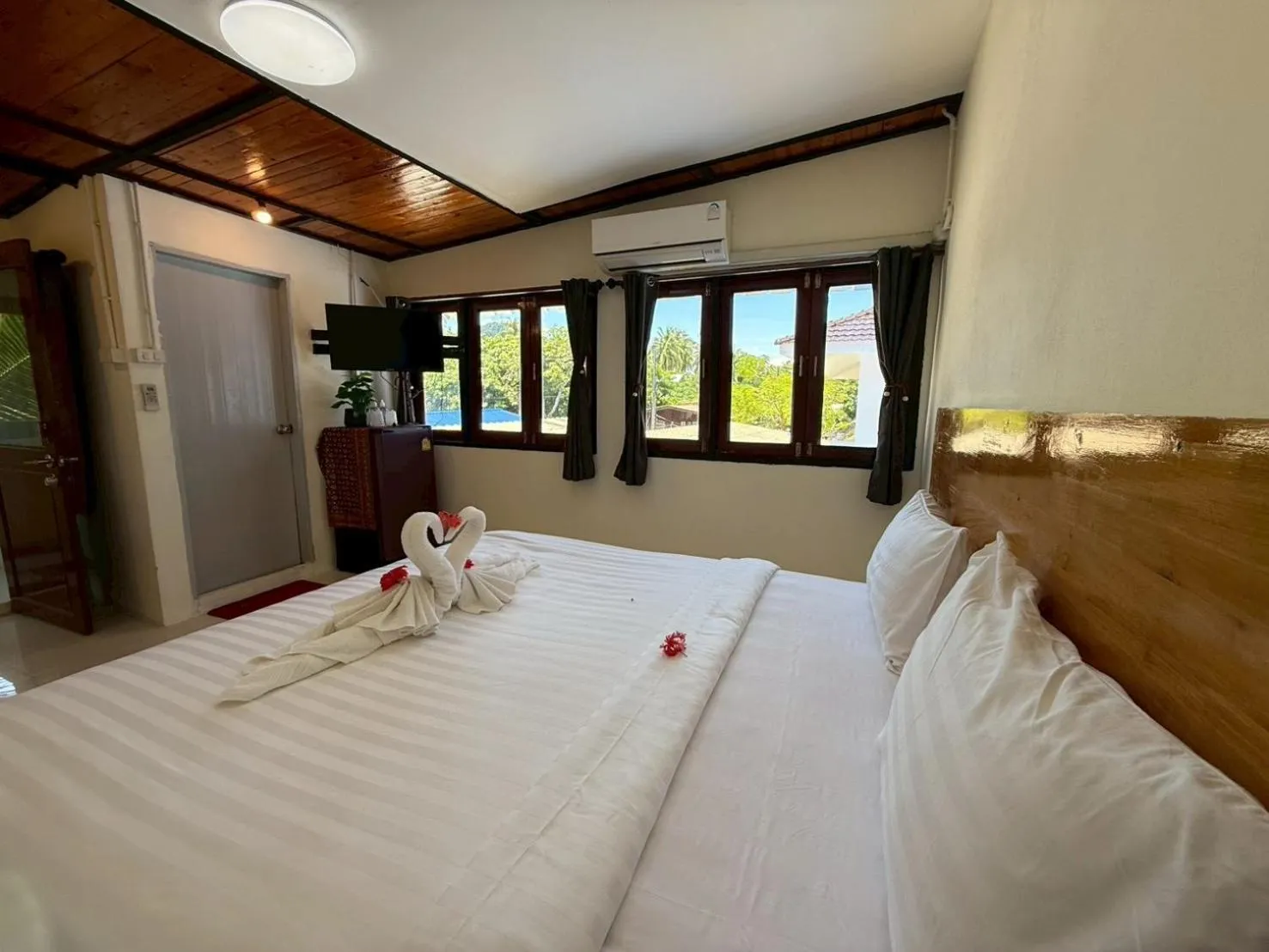 On site, Bed in Mookboonchu Guesthouse ,Kohmook Trang