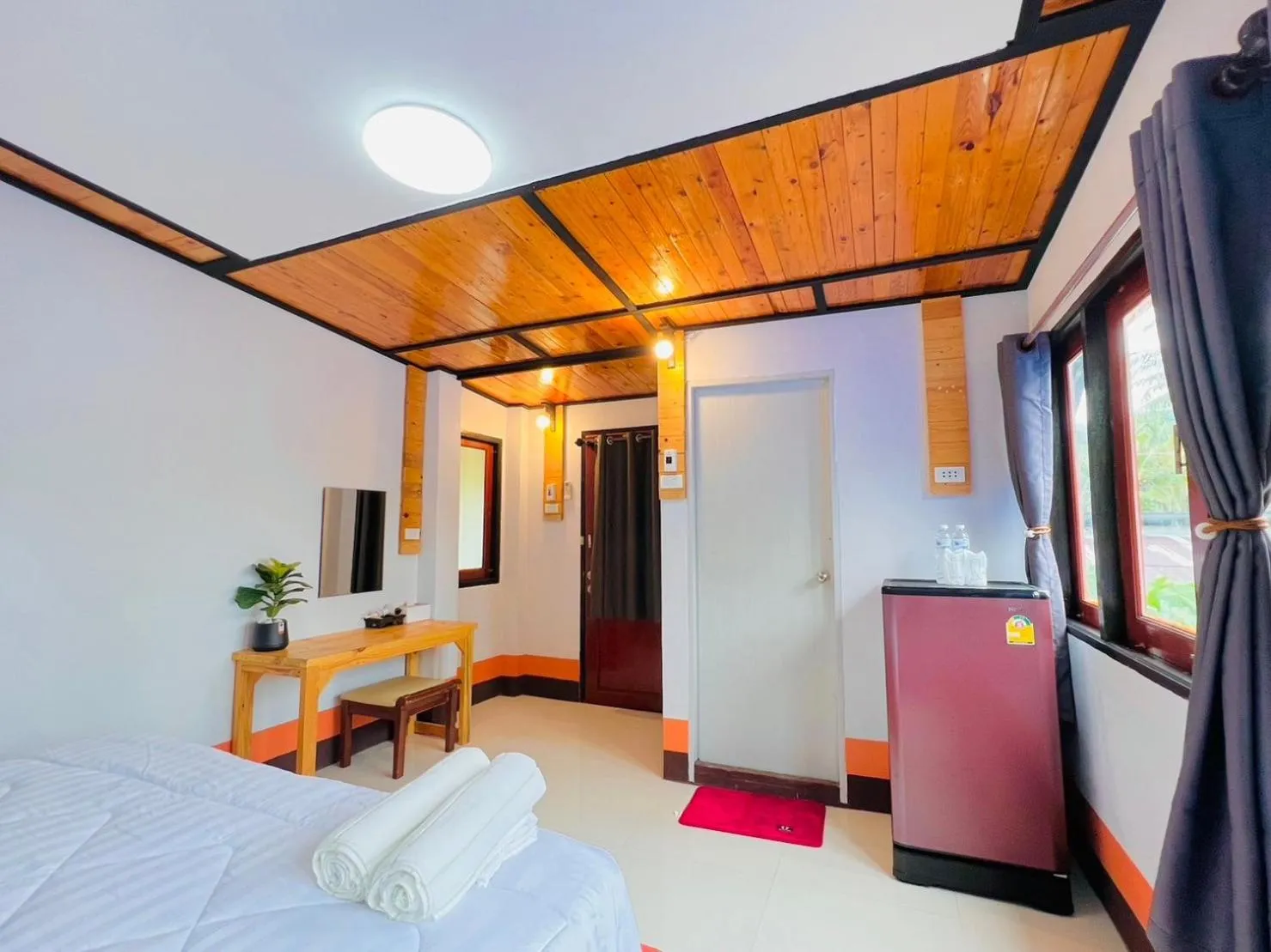 Communal lounge/ TV room, Bed in Mookboonchu Guesthouse ,Kohmook Trang