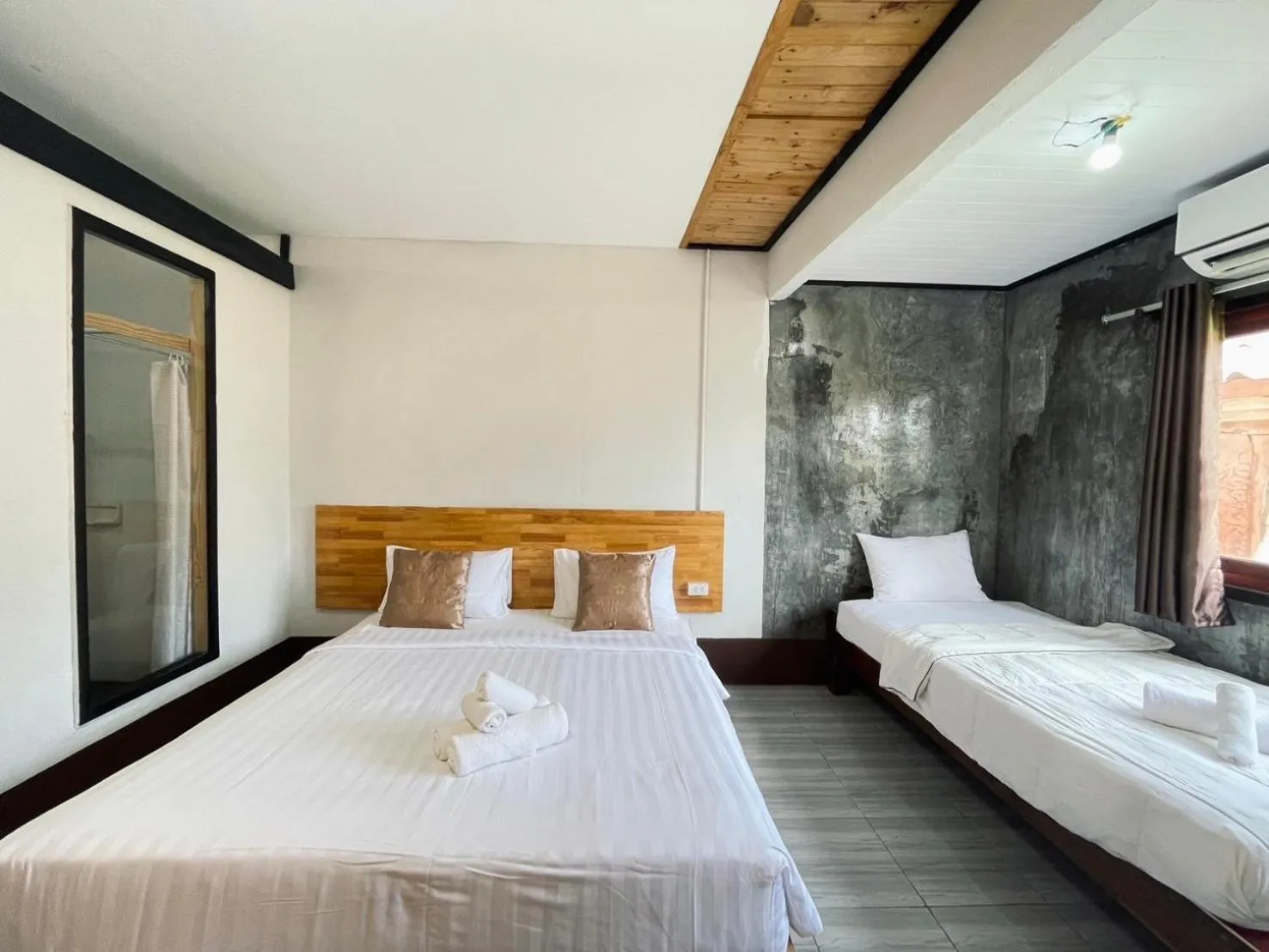 Bed in Mookboonchu Guesthouse ,Kohmook Trang