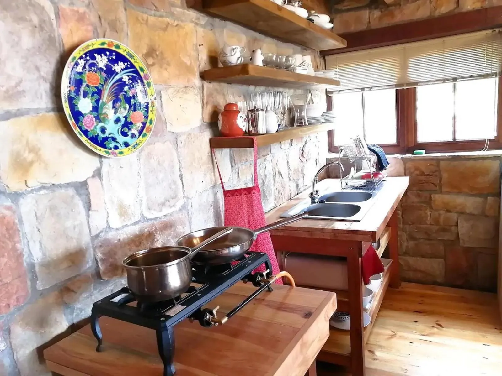 Kitchen or kitchenette in Scarborough Nature Lodge