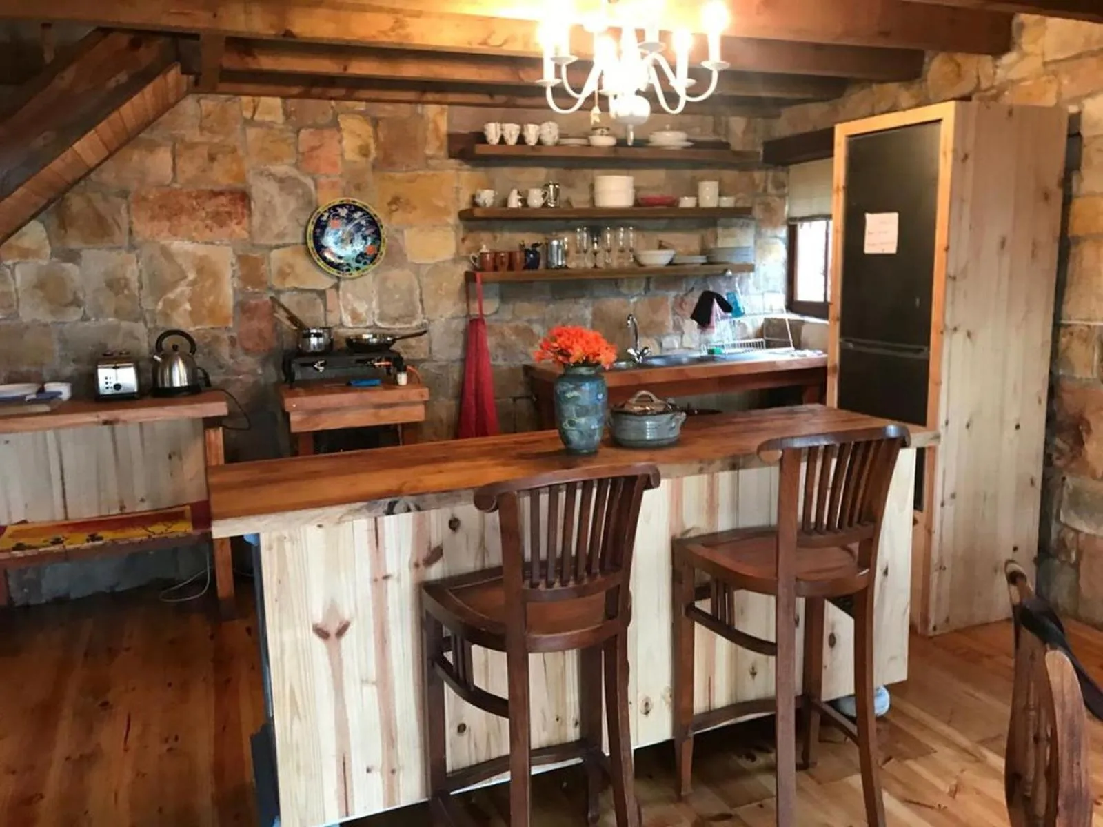 Kitchen or kitchenette in Scarborough Nature Lodge