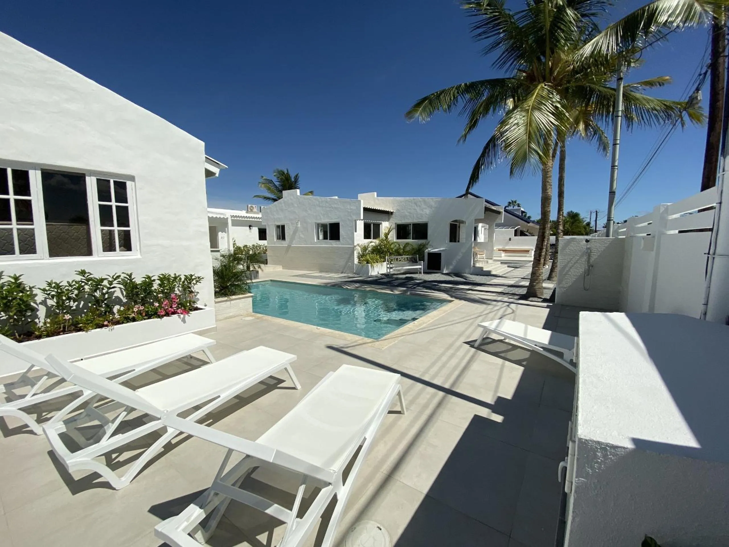 Pool view in Movida Inn Aruba