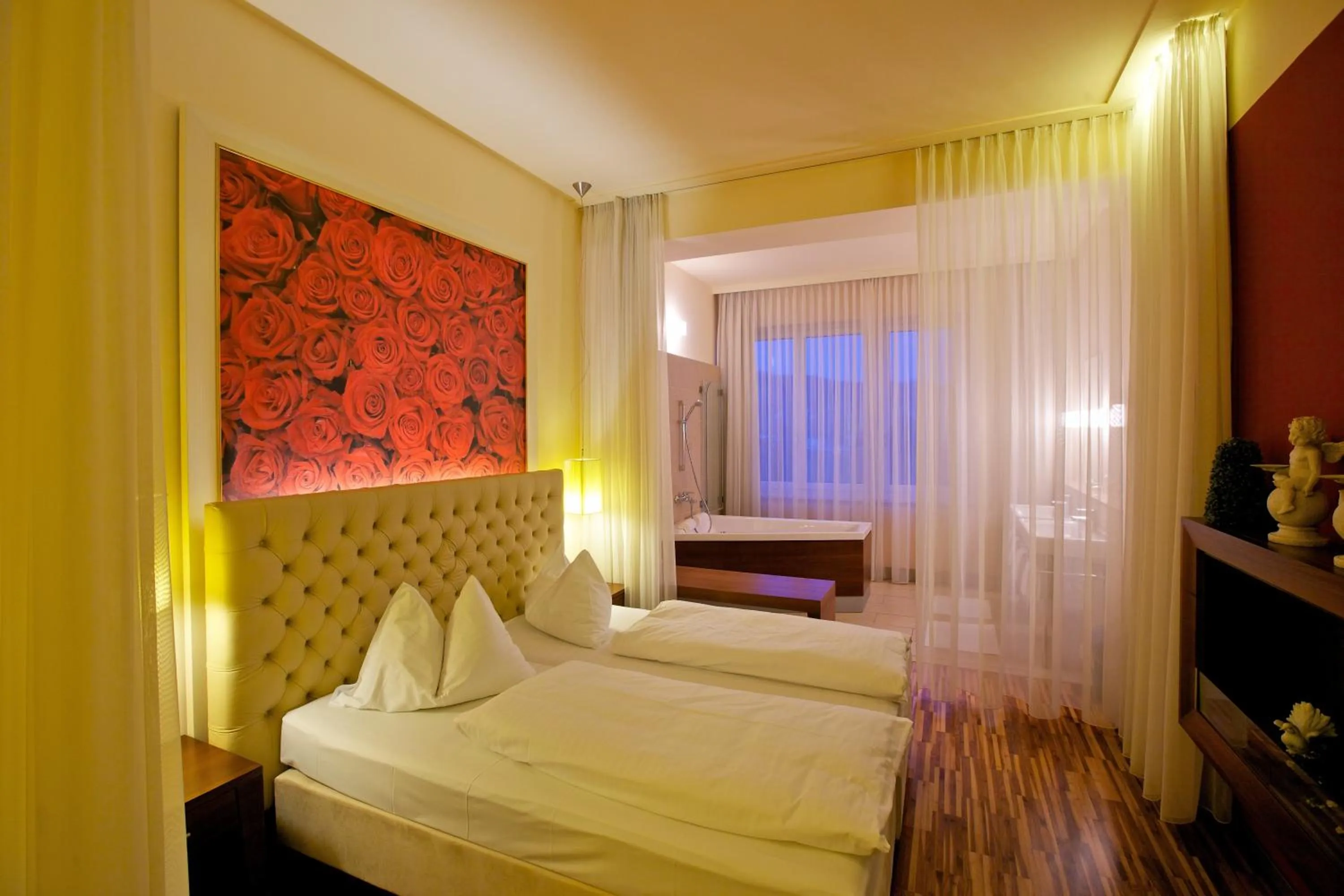 Bedroom, Bed in Hotel-Restaurant Allmer