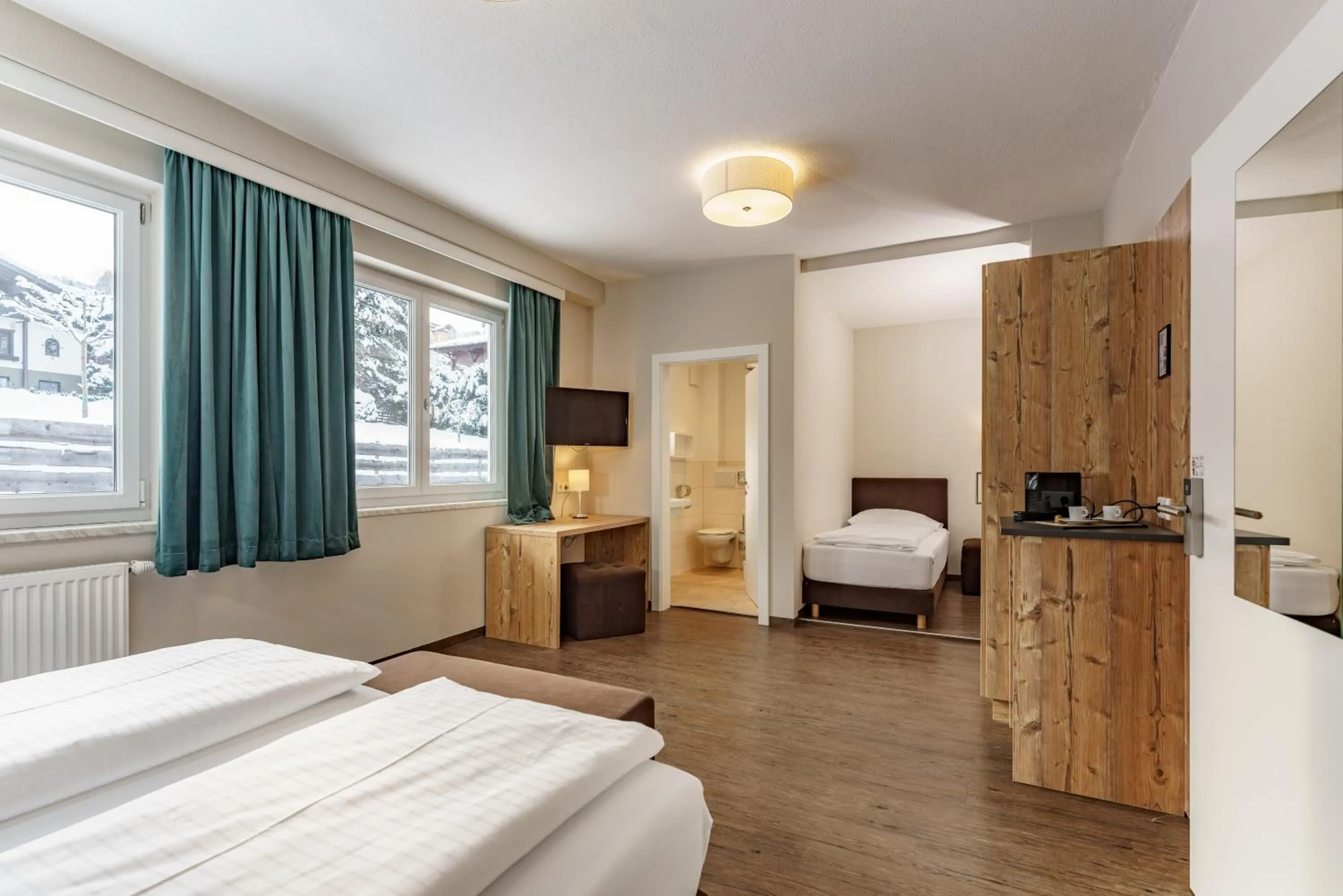 Photo of the whole room, Bed in Landhaus Hubertus Wellness & Breakfast